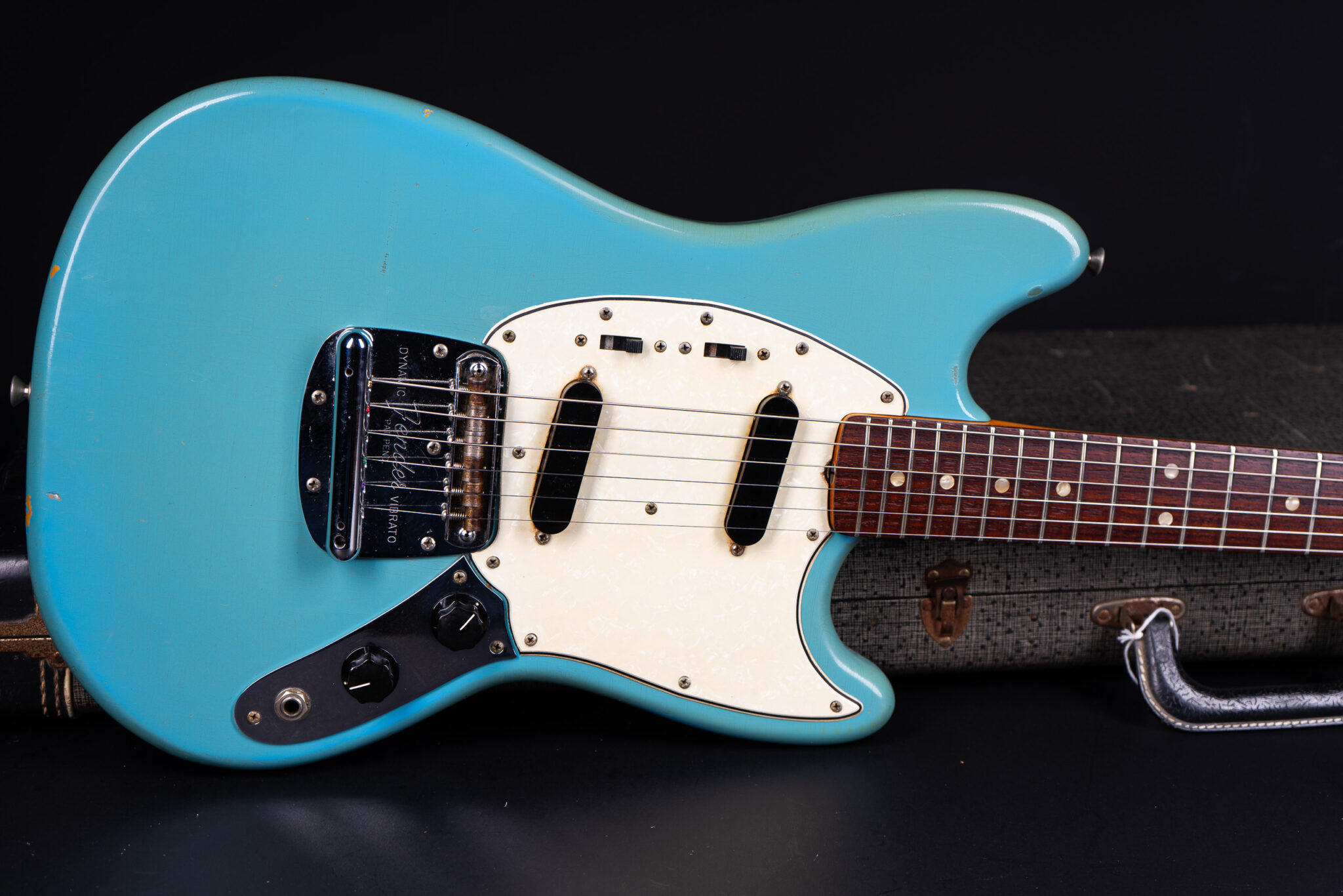 1966-fender-mustang-blue-guitarpoint