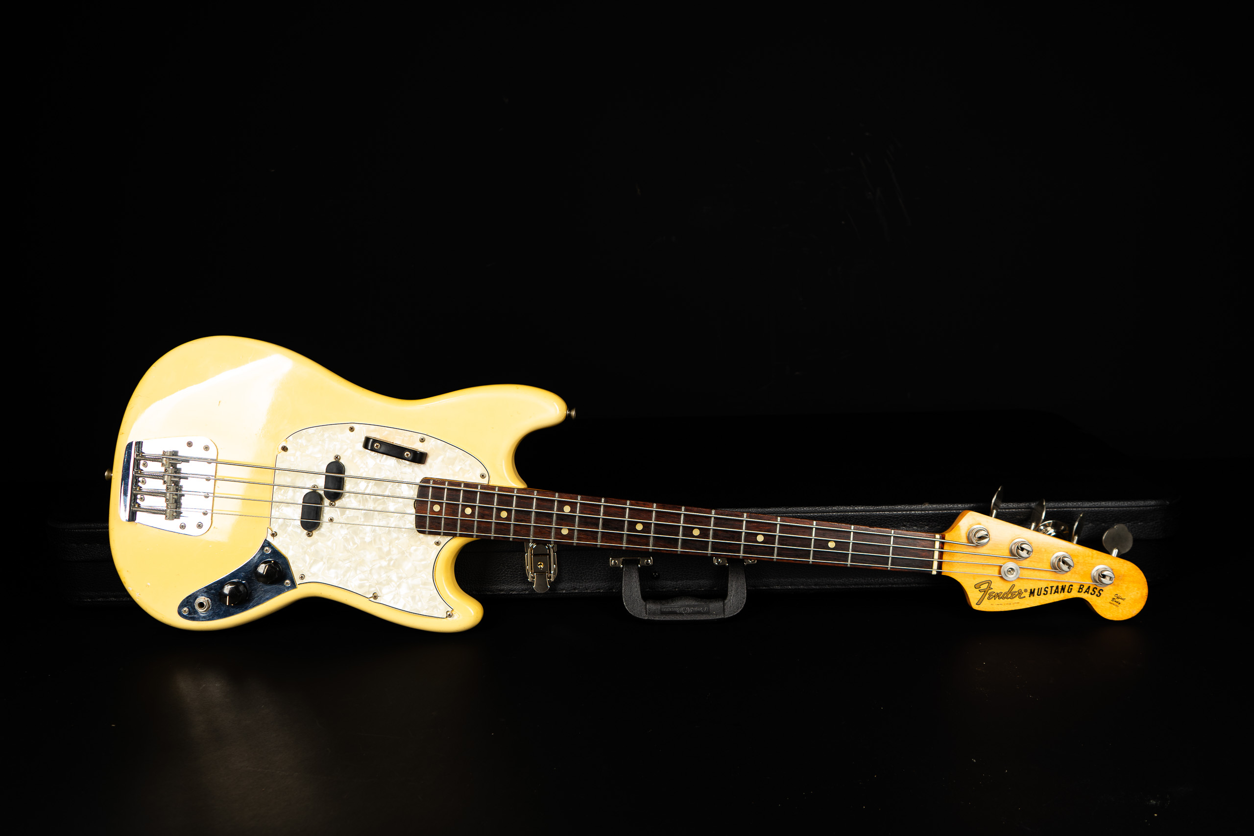 1974 Fender Mustang Bass - White - GuitarPoint