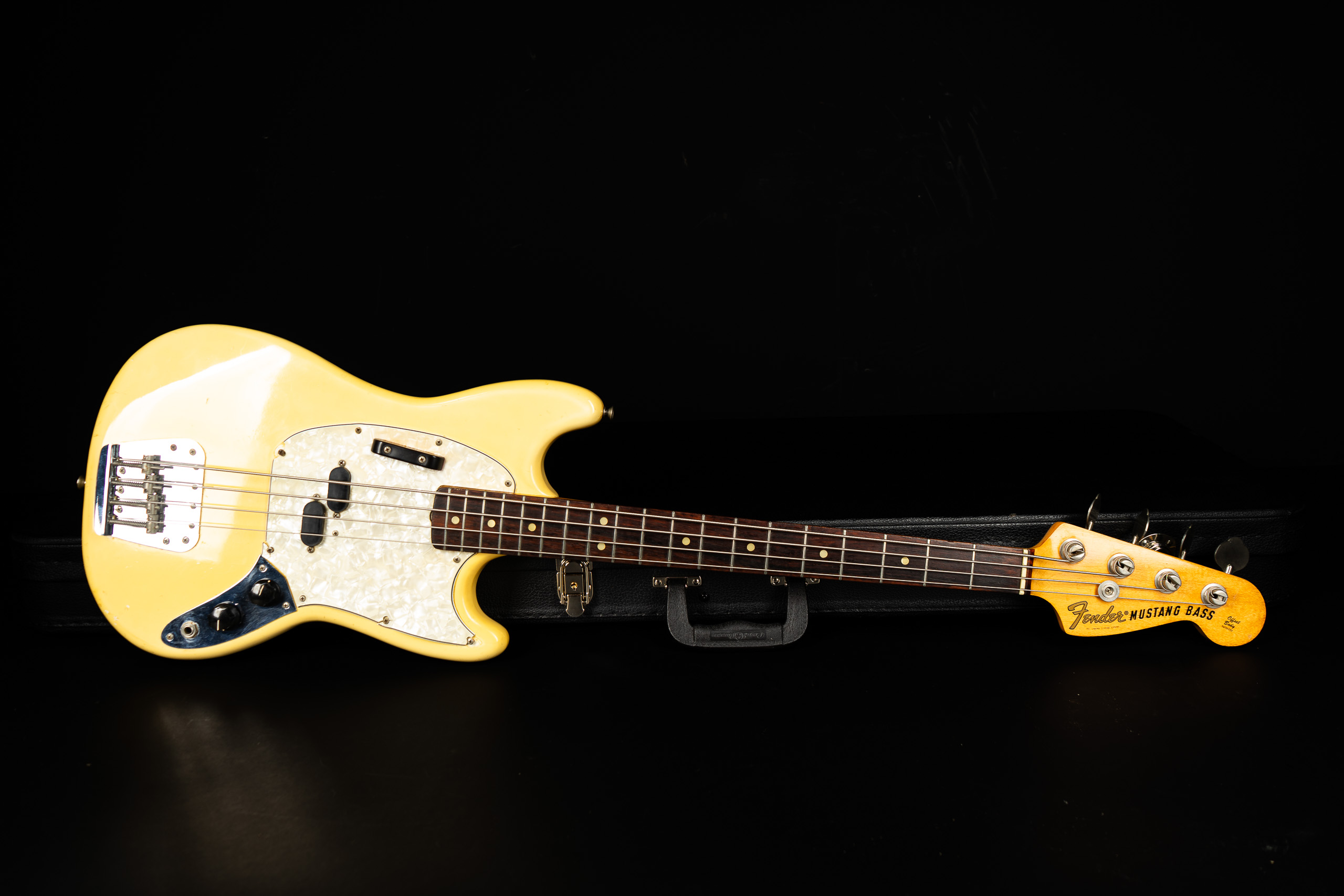 1974 Fender Mustang Bass - White - GuitarPoint