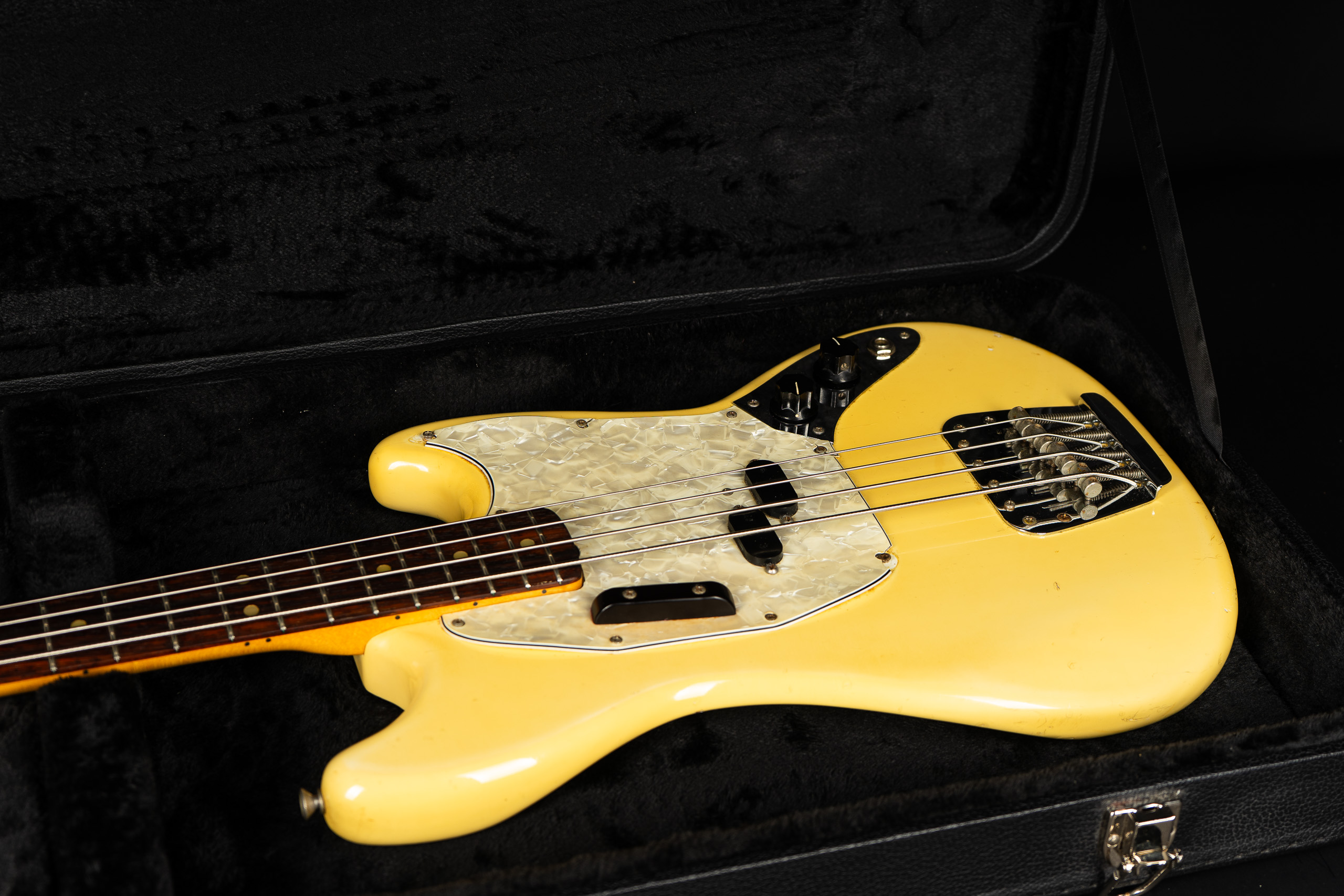 1974 Fender Mustang Bass - White - GuitarPoint