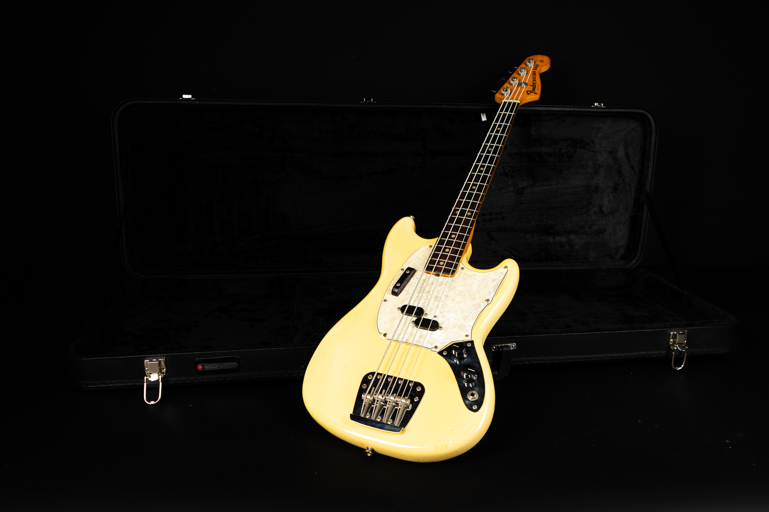 1974 Fender Mustang Bass - White - GuitarPoint