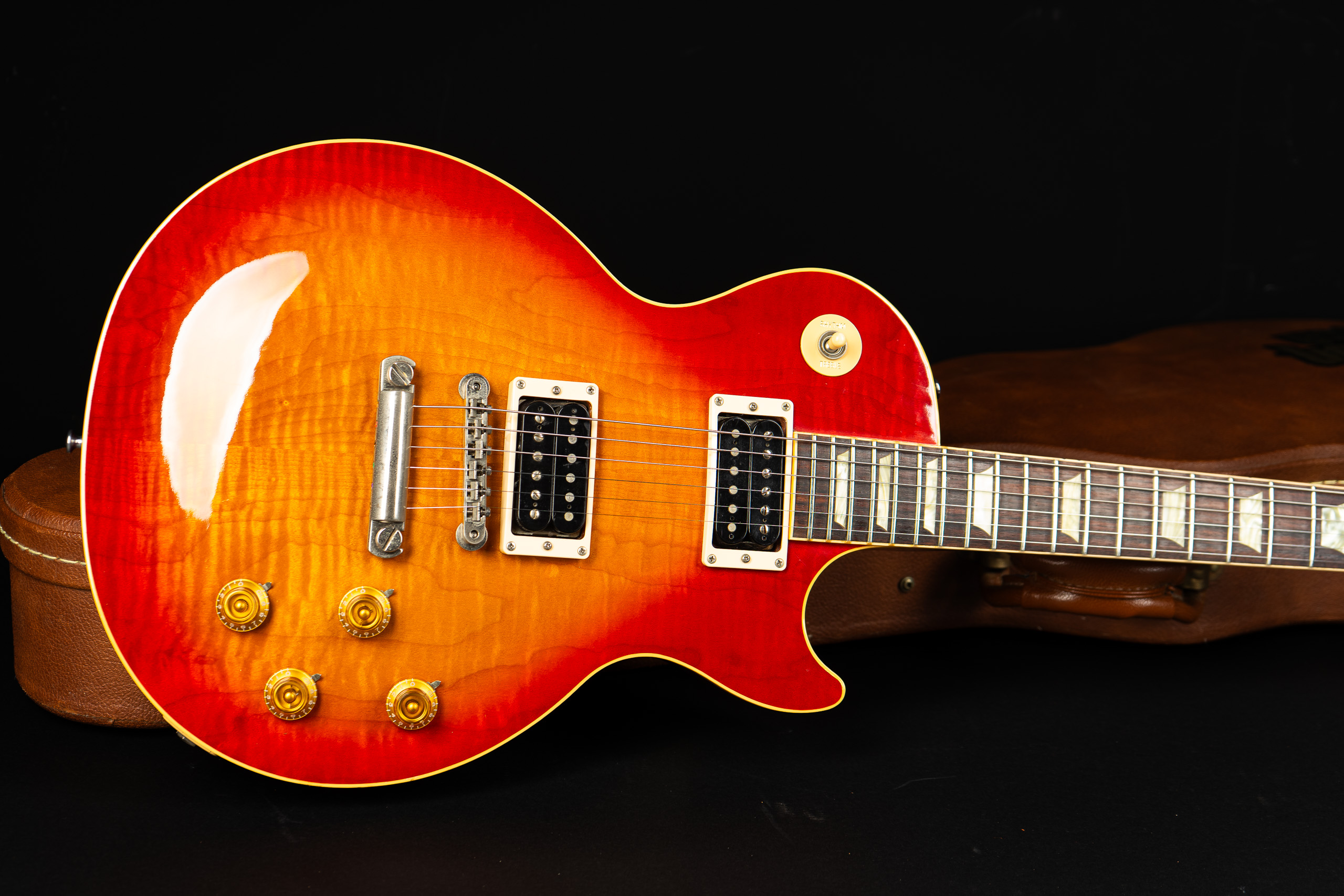 1996 Gibson Les Paul Classic Plus - Sunburst - GuitarPoint