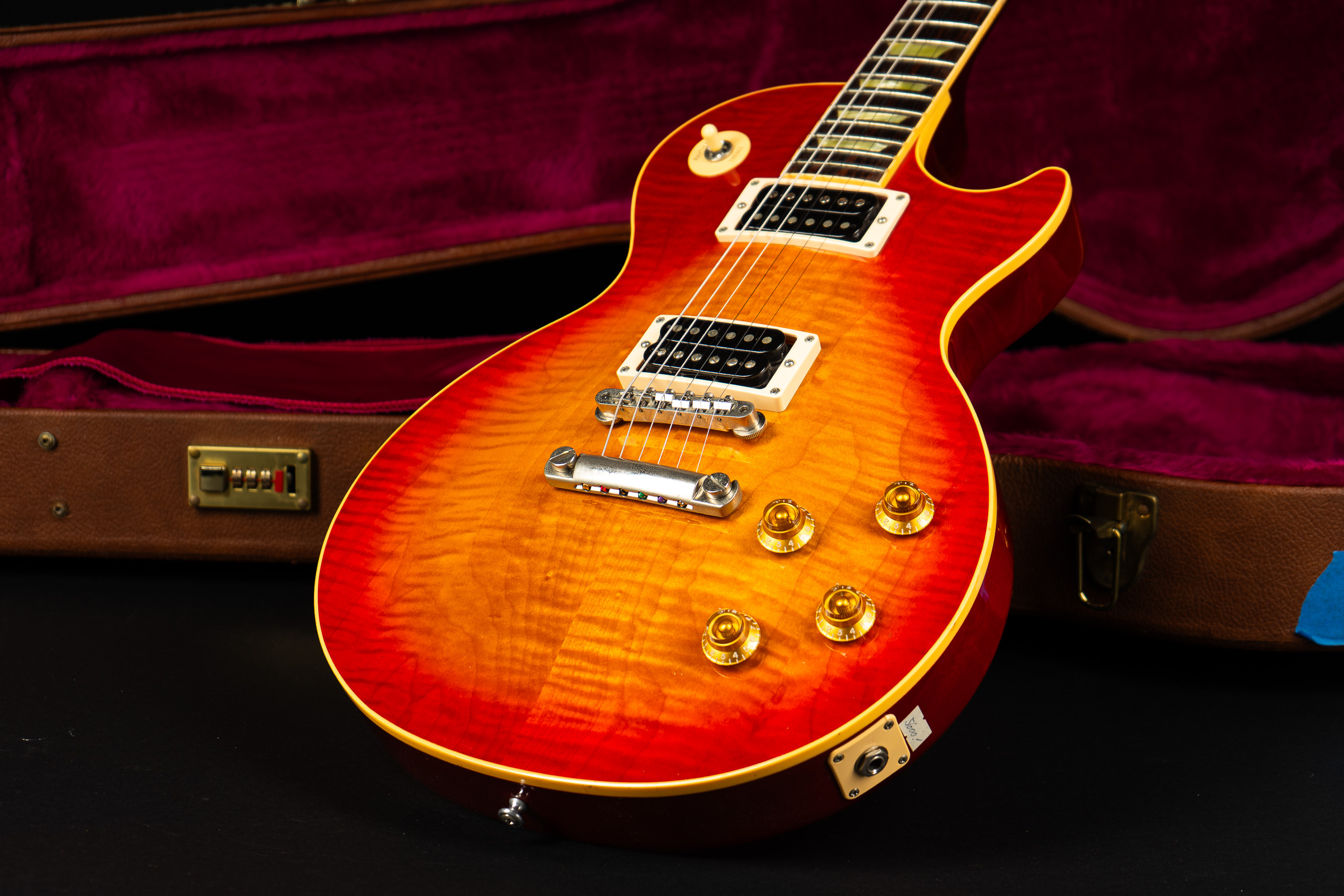 1996 Gibson Les Paul Classic Plus - Sunburst - GuitarPoint
