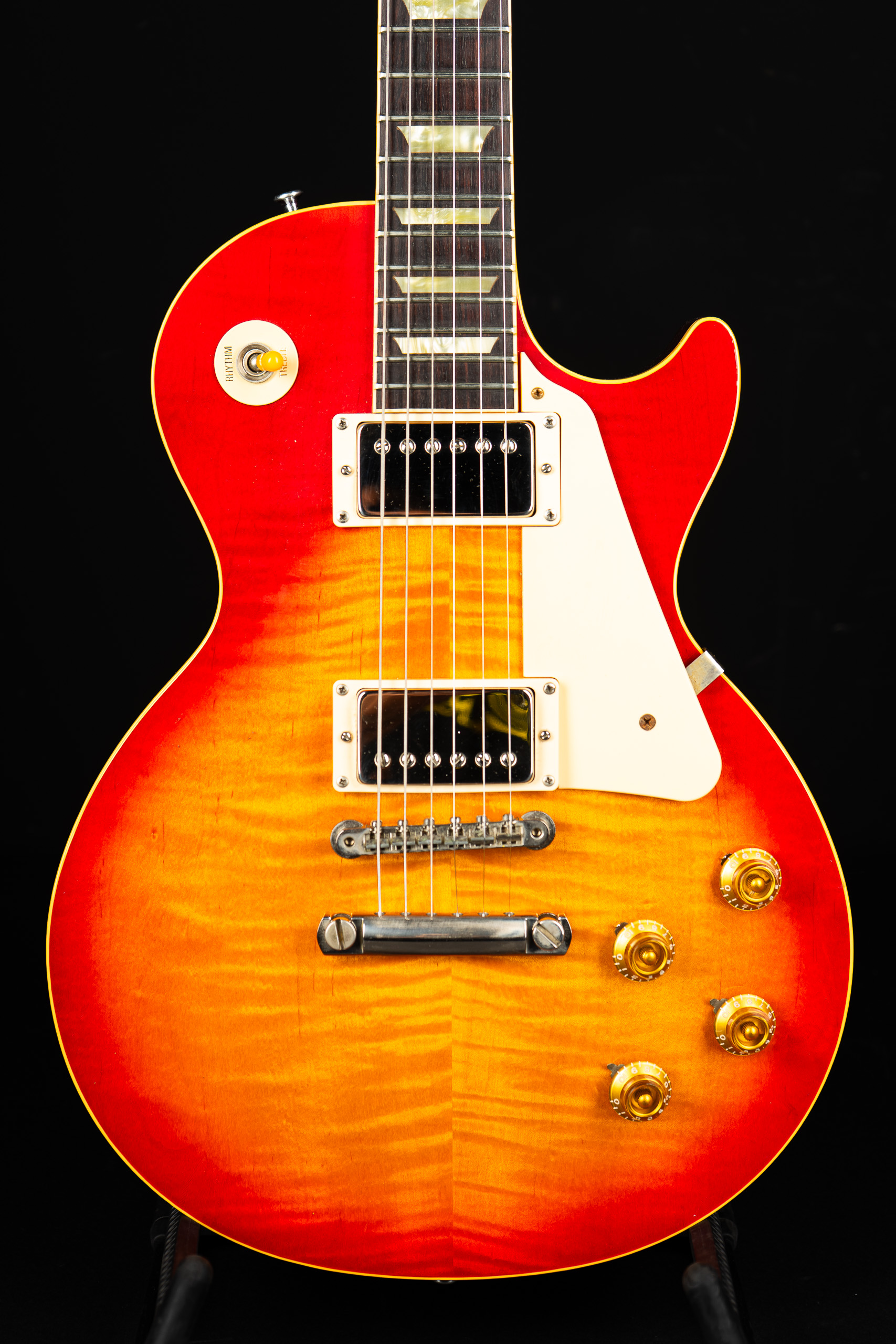 1994 Gibson Les Paul Classic Plus – Sunburst – GuitarPoint