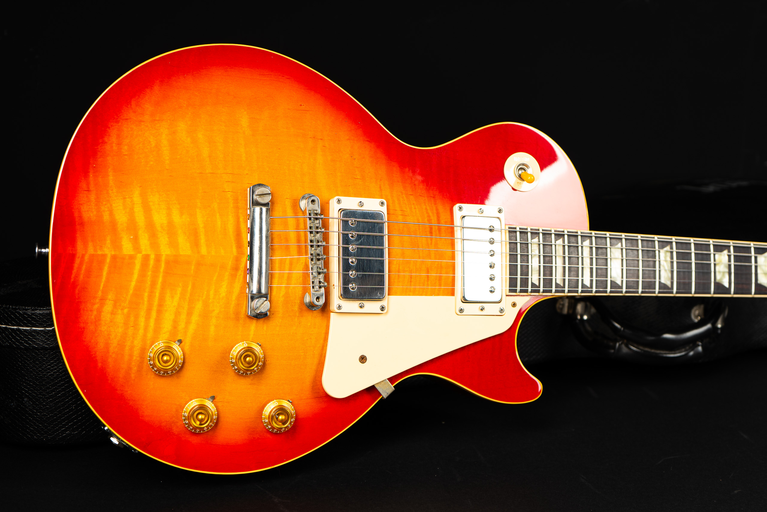 1994 Gibson Les Paul Classic Plus - Sunburst - GuitarPoint