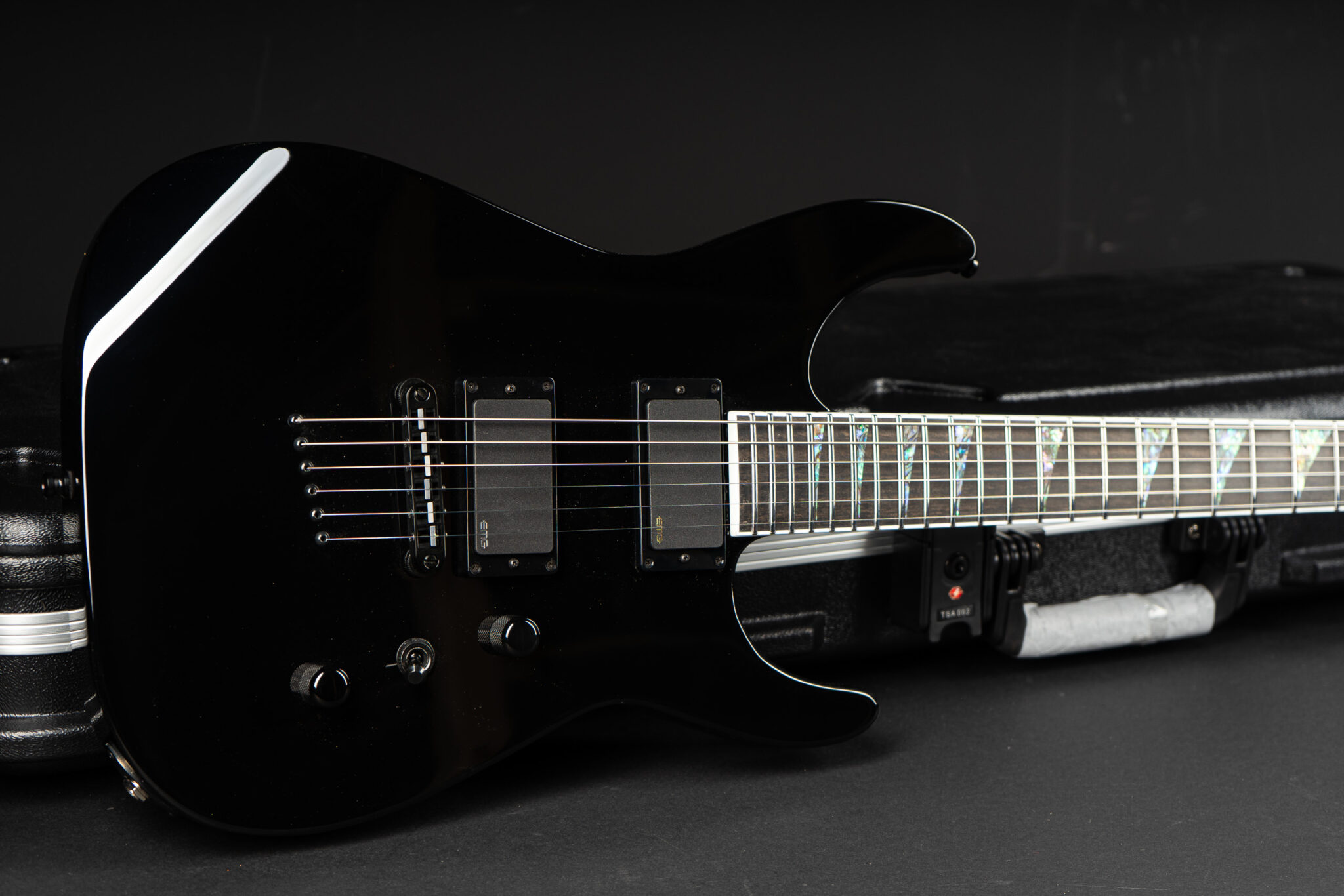 Jackson Custom Shop Soloist EMG – Black – GuitarPoint