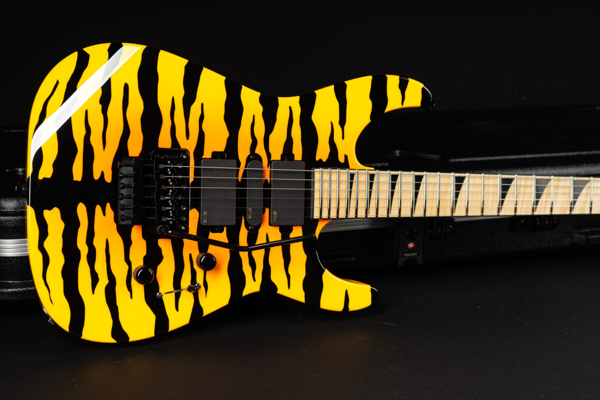 Jackson USA Custom Shop Dinky HSH - Bengal Tiger - GuitarPoint