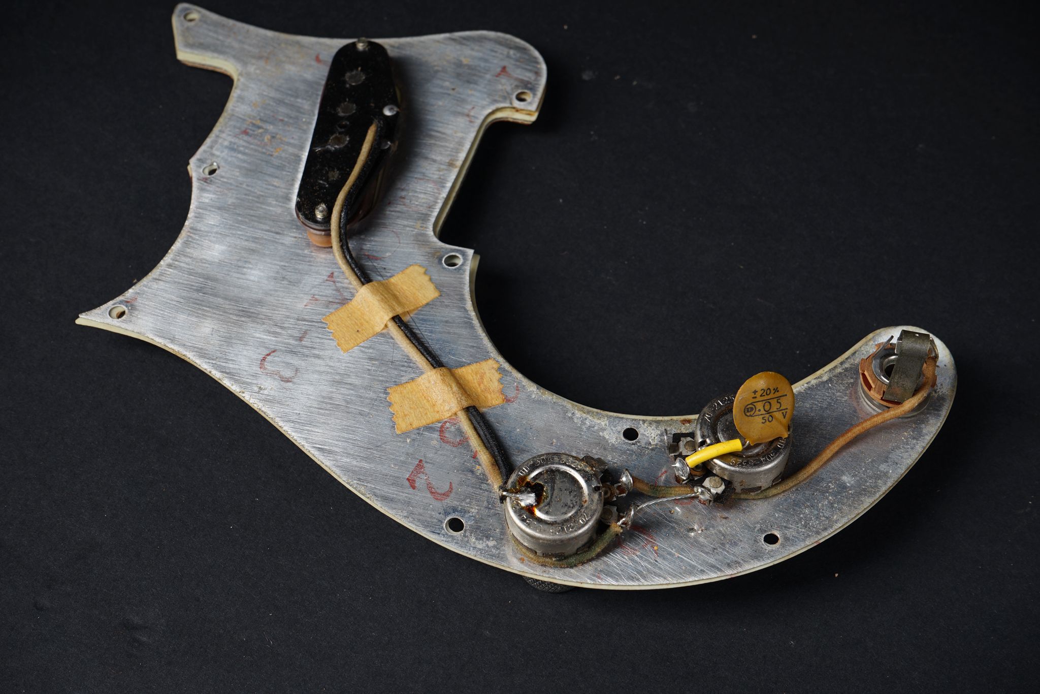 1963 Fender Mandocaster – Sunburst