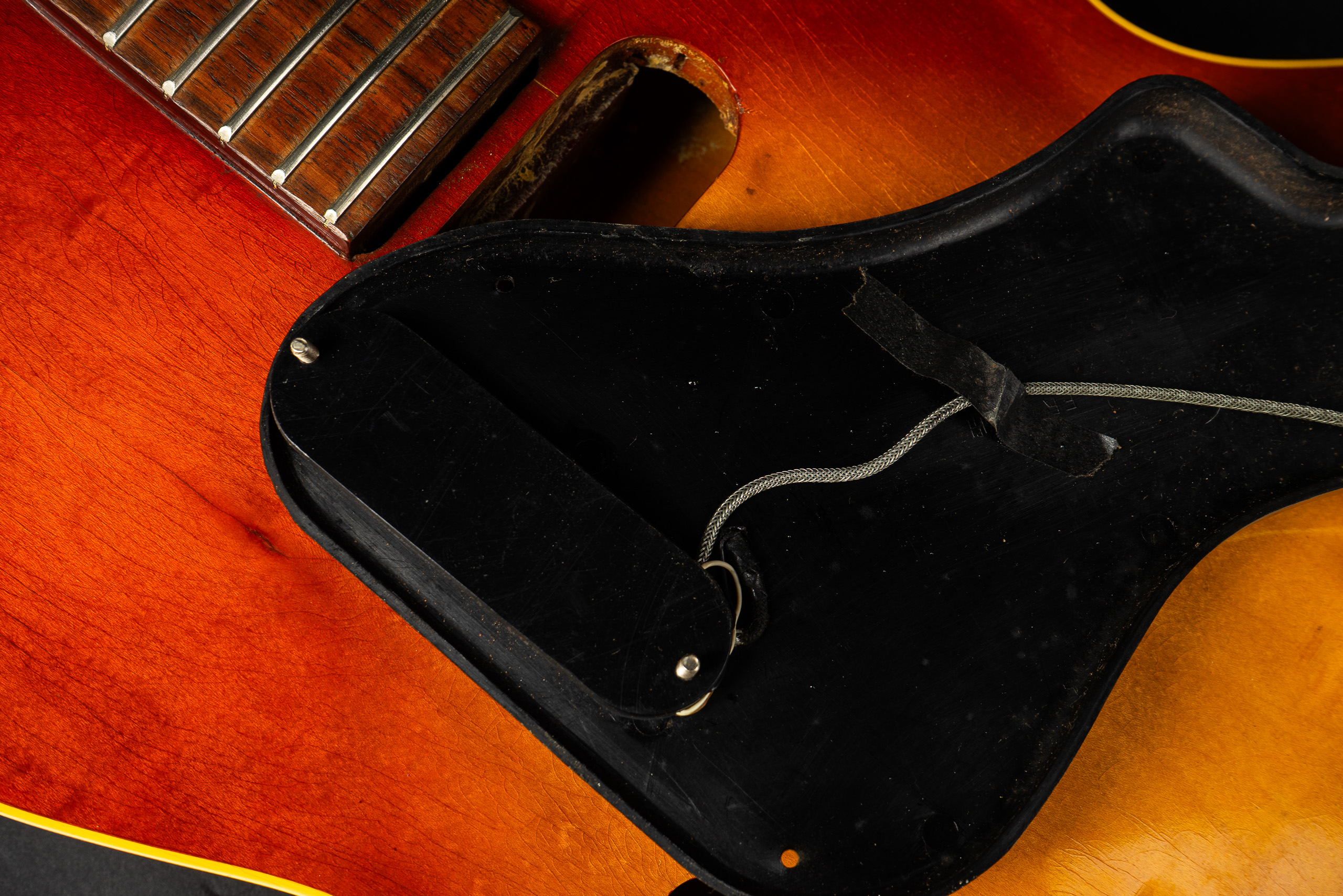1966 Gibson ES-120T – Sunburst