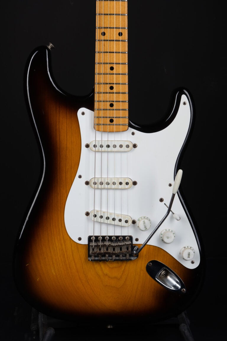 1954 Fender Stratocaster – Sunburst …exc+