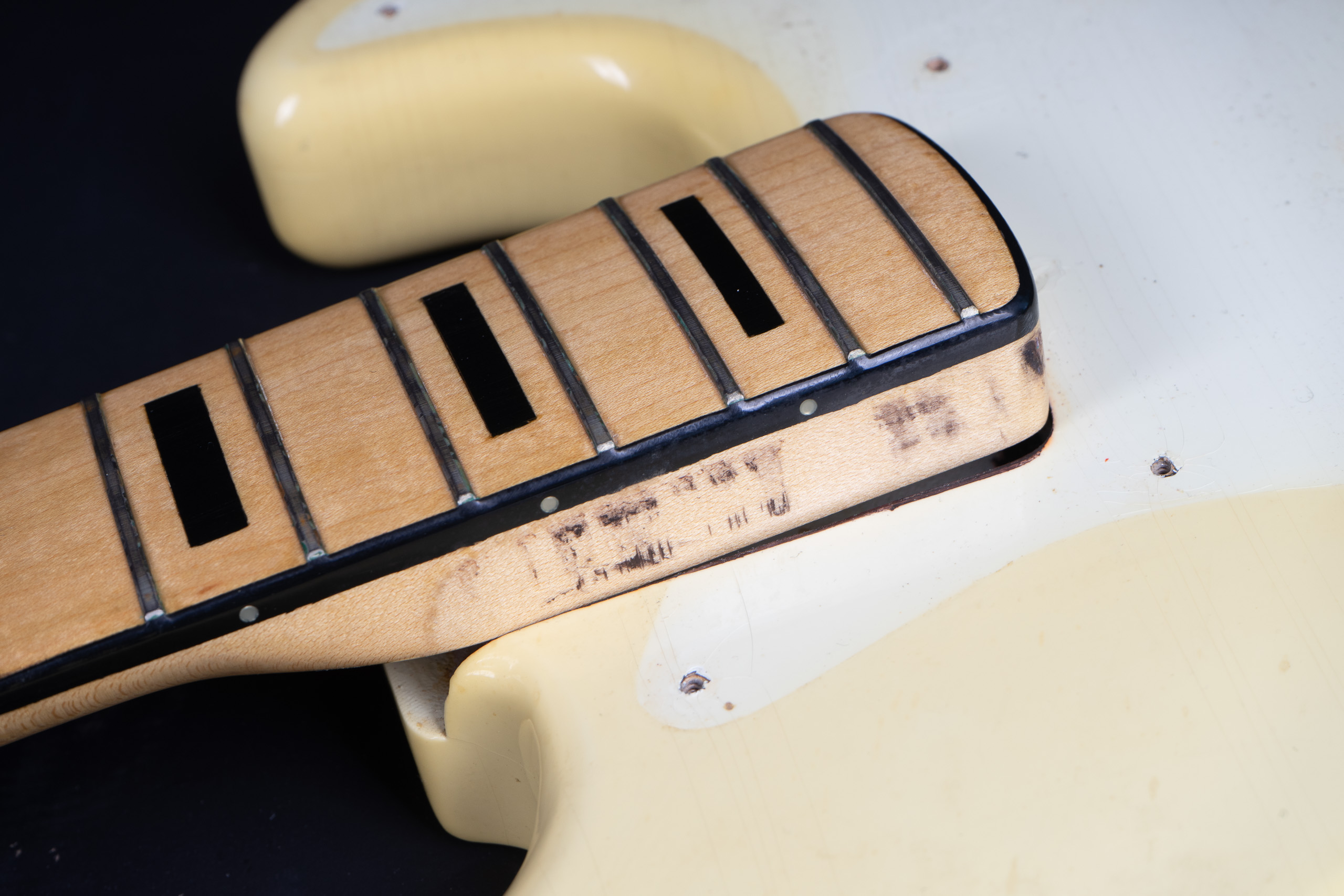 1972 Fender Jazz Bass – Olympic White