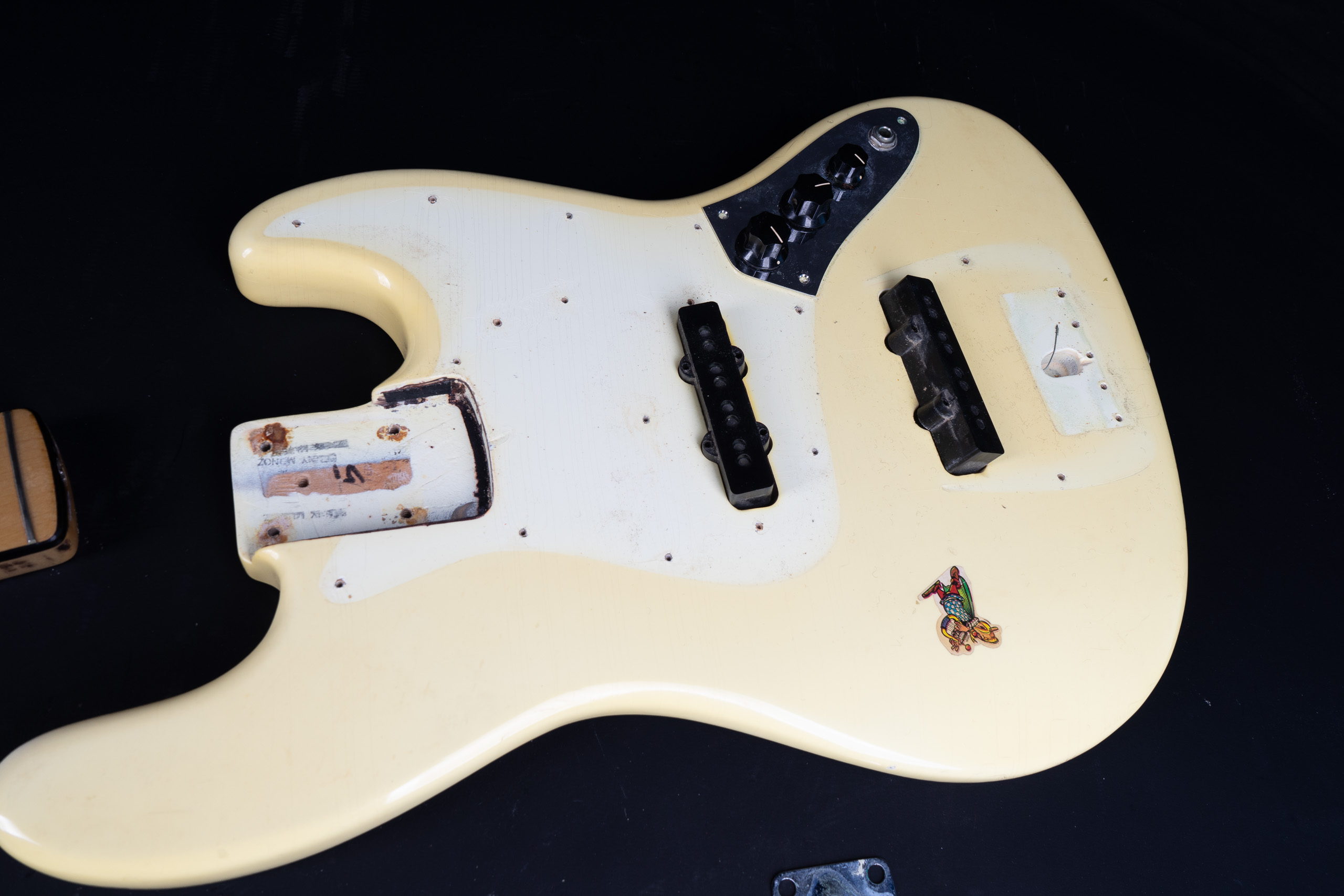 1972 Fender Jazz Bass – Olympic White