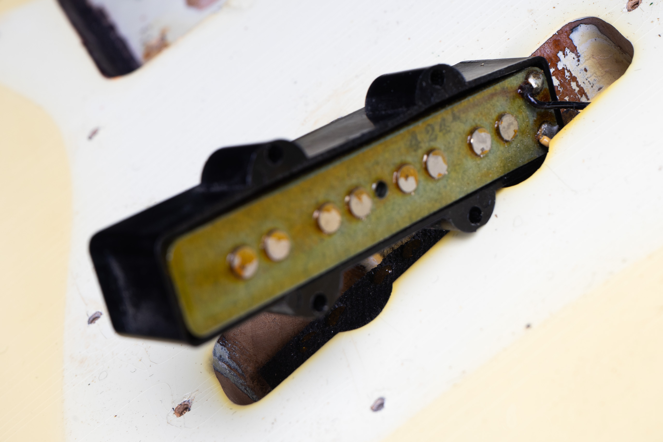 1972 Fender Jazz Bass – Olympic White