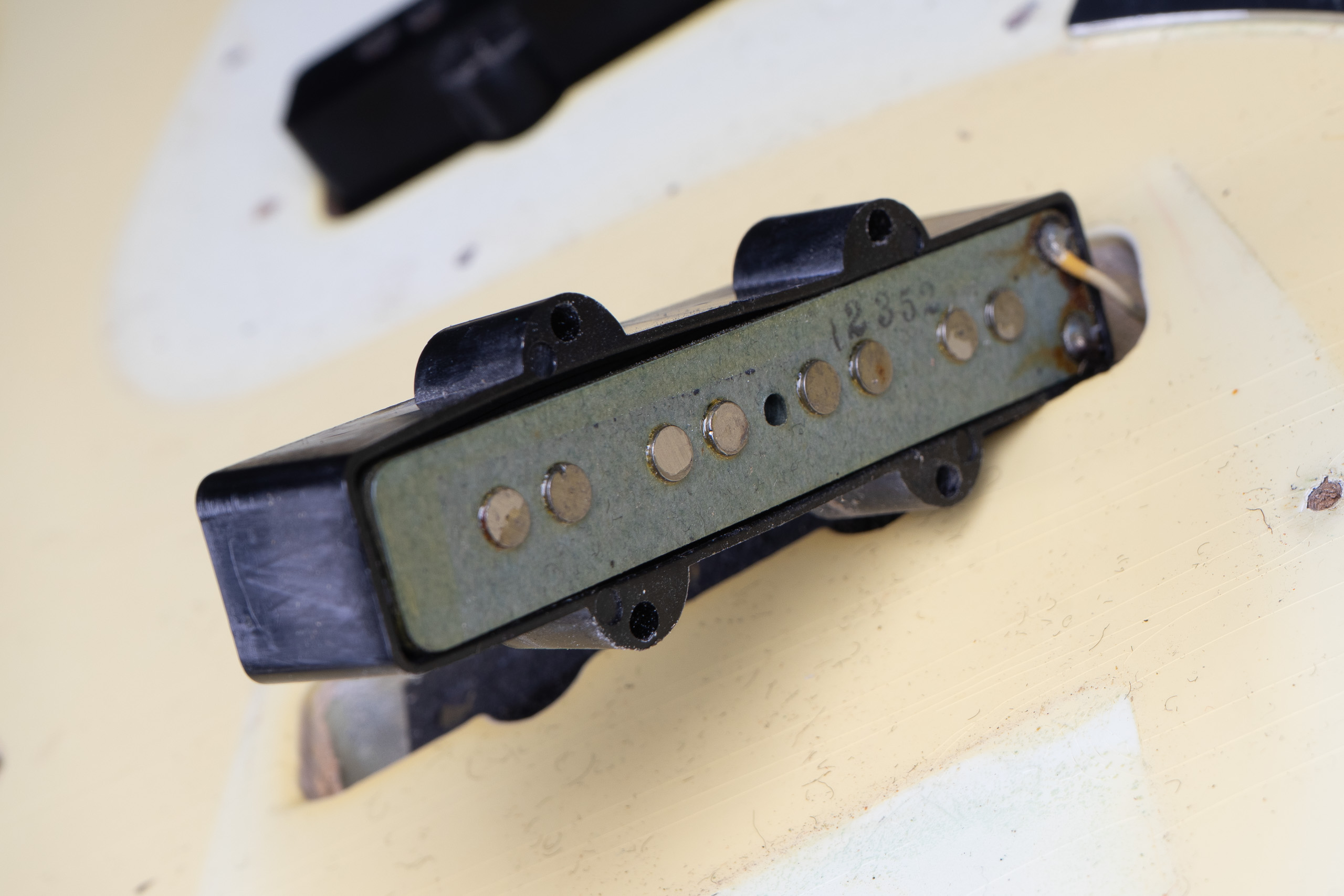 1972 Fender Jazz Bass – Olympic White