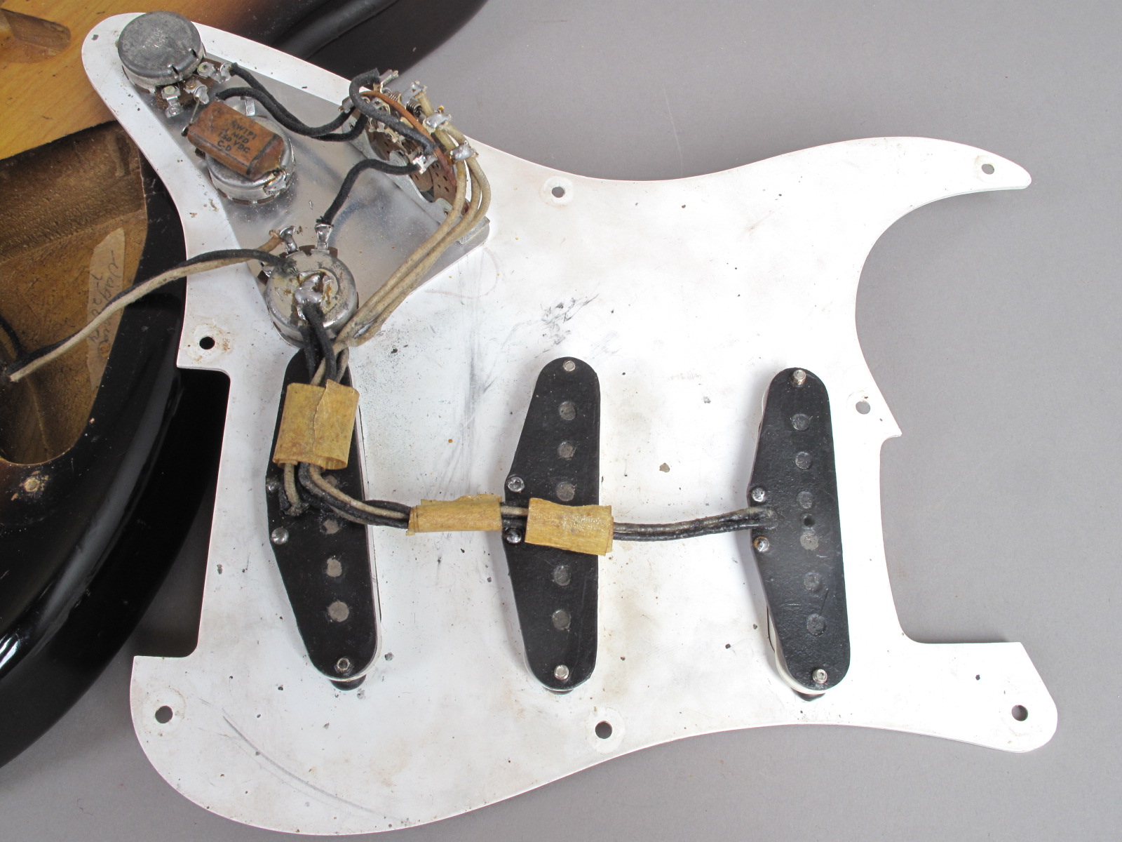 1954 Fender Stratocaster – Sunburst …exc+