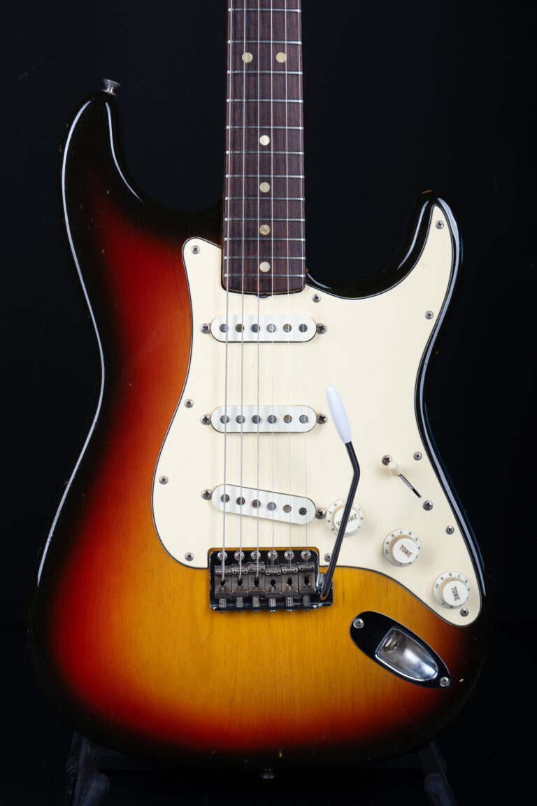 1971 Fender Stratocaster – Sunburst (4-bolt neck)