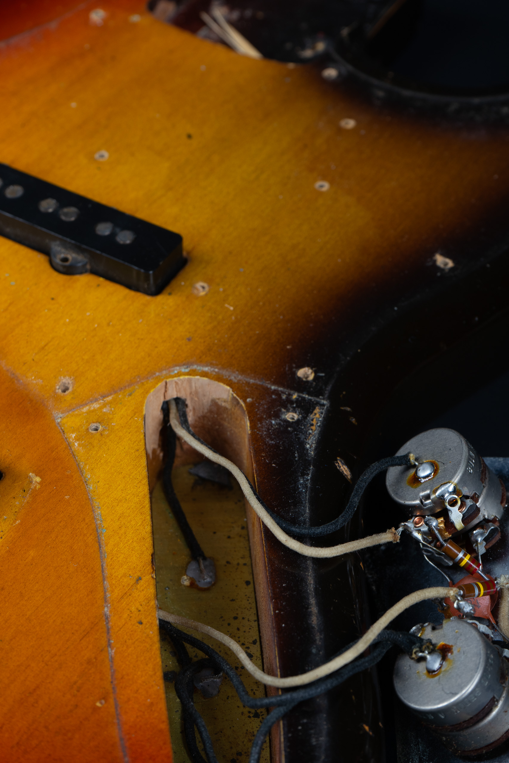 1961 Fender Stack Knob Jazz Bass – Sunburst
