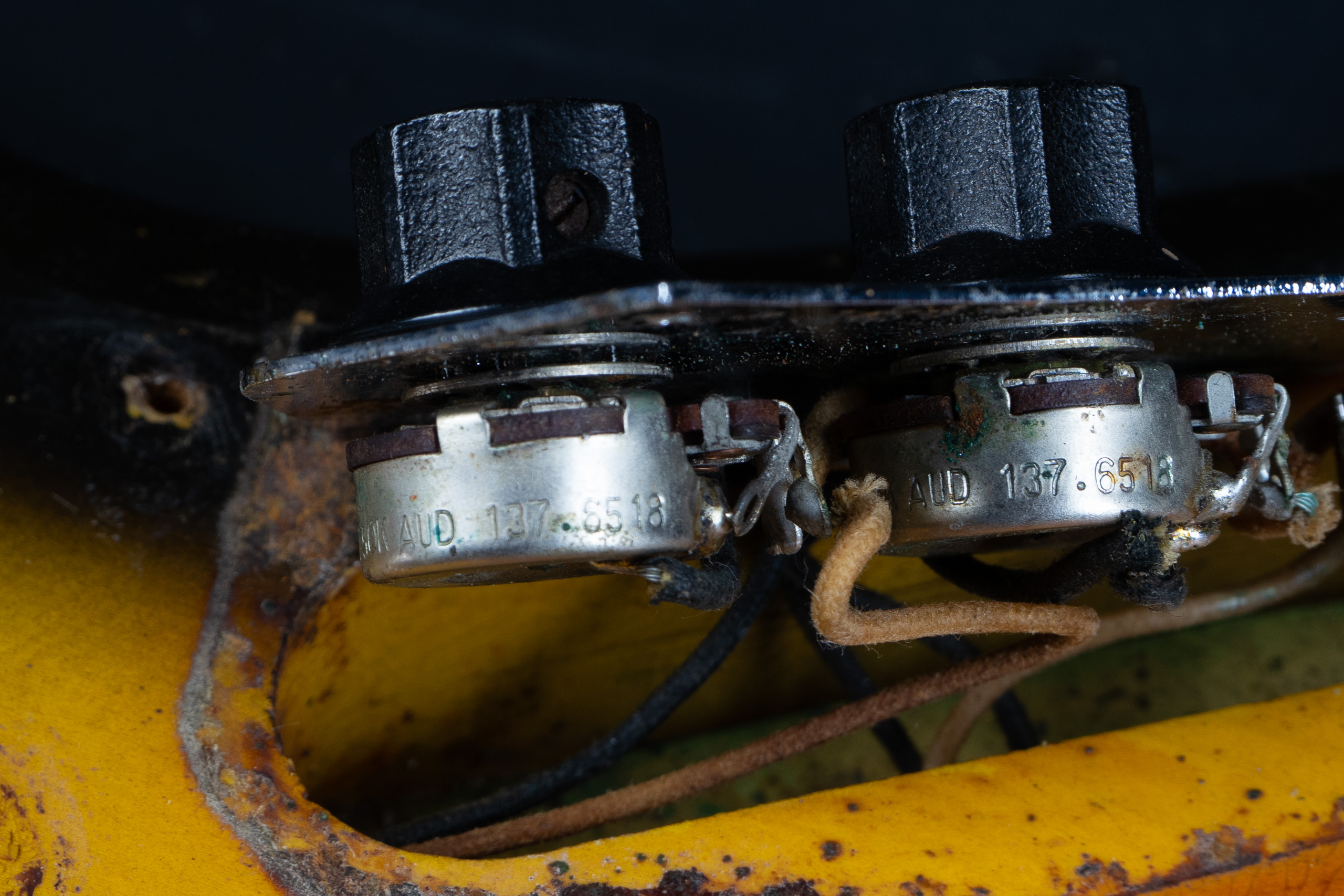 1965 Fender Jazz Bass – Sunburst