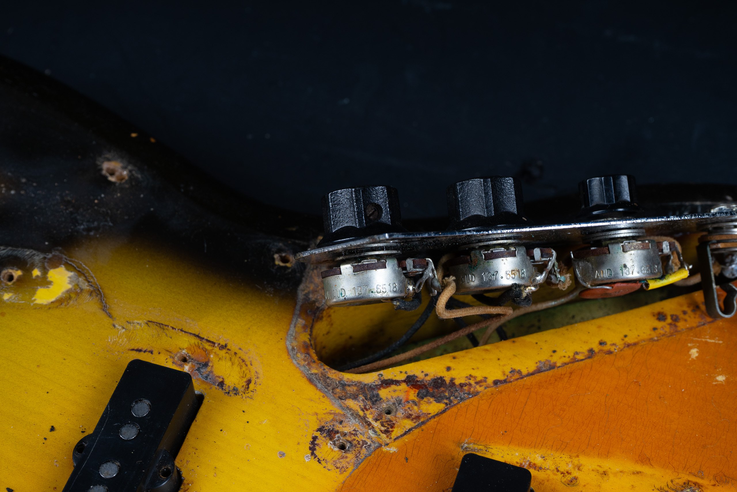 1965 Fender Jazz Bass – Sunburst