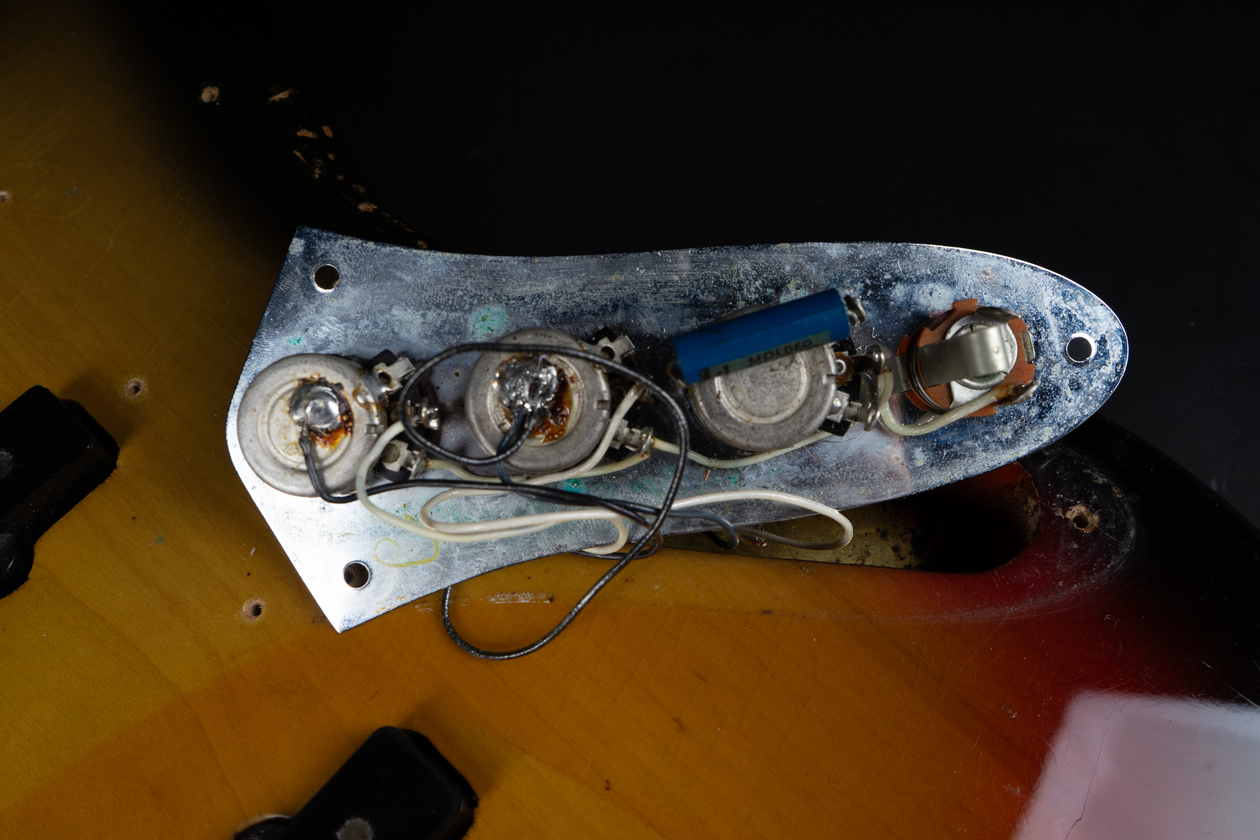 1969 Fender Jazz Bass – Sunburst
