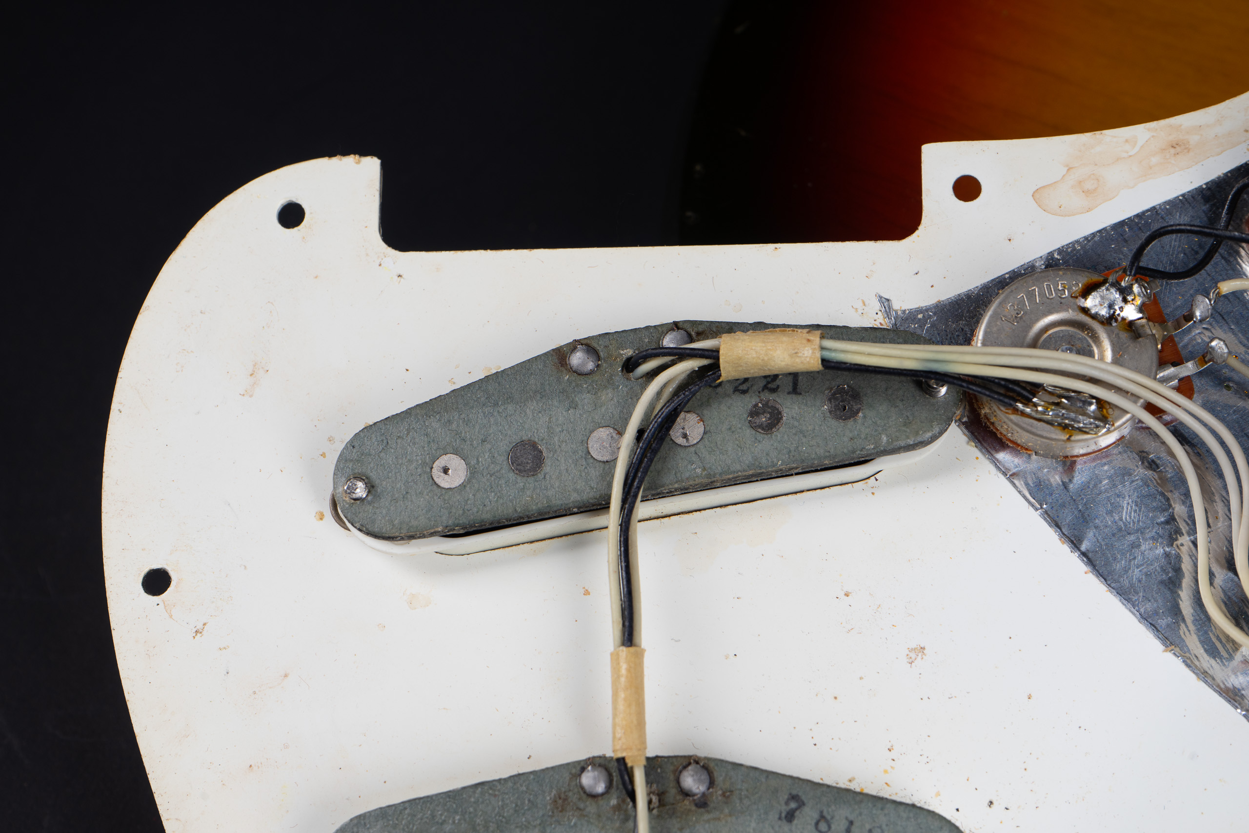 1971 Fender Stratocaster – Sunburst (4-bolt neck)