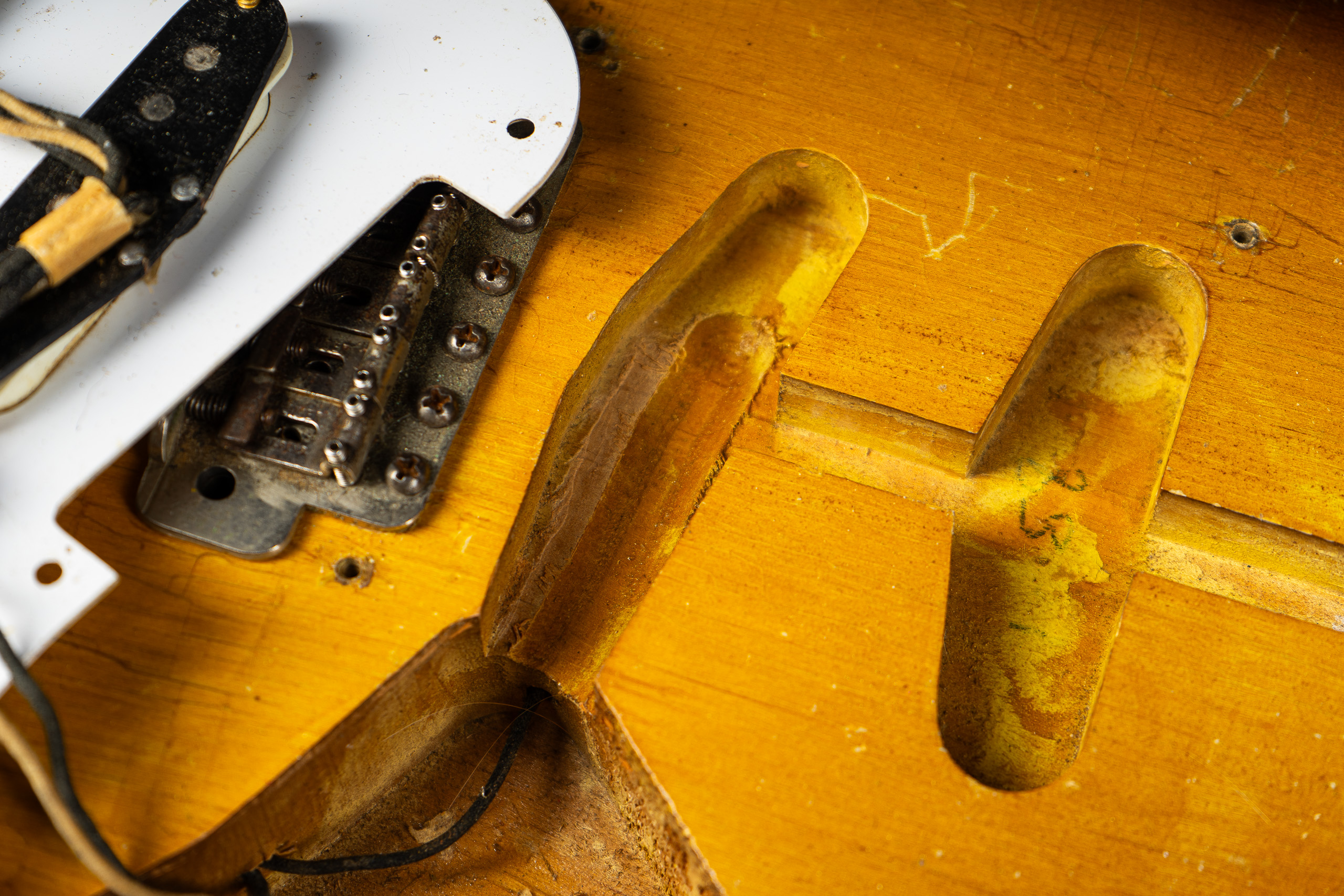 1958 Fender Stratocaster Gold Hardware – Two-Tone Sunburst (1957 specs)