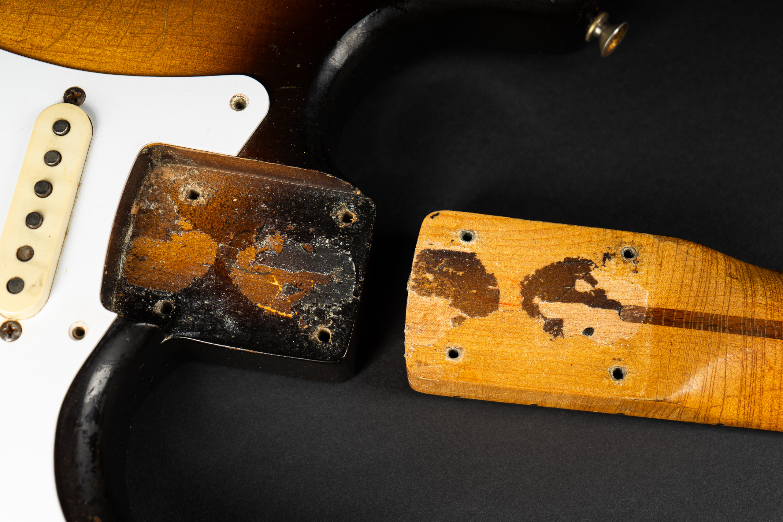 1958 Fender Stratocaster Gold Hardware – Two-Tone Sunburst (1957 specs)