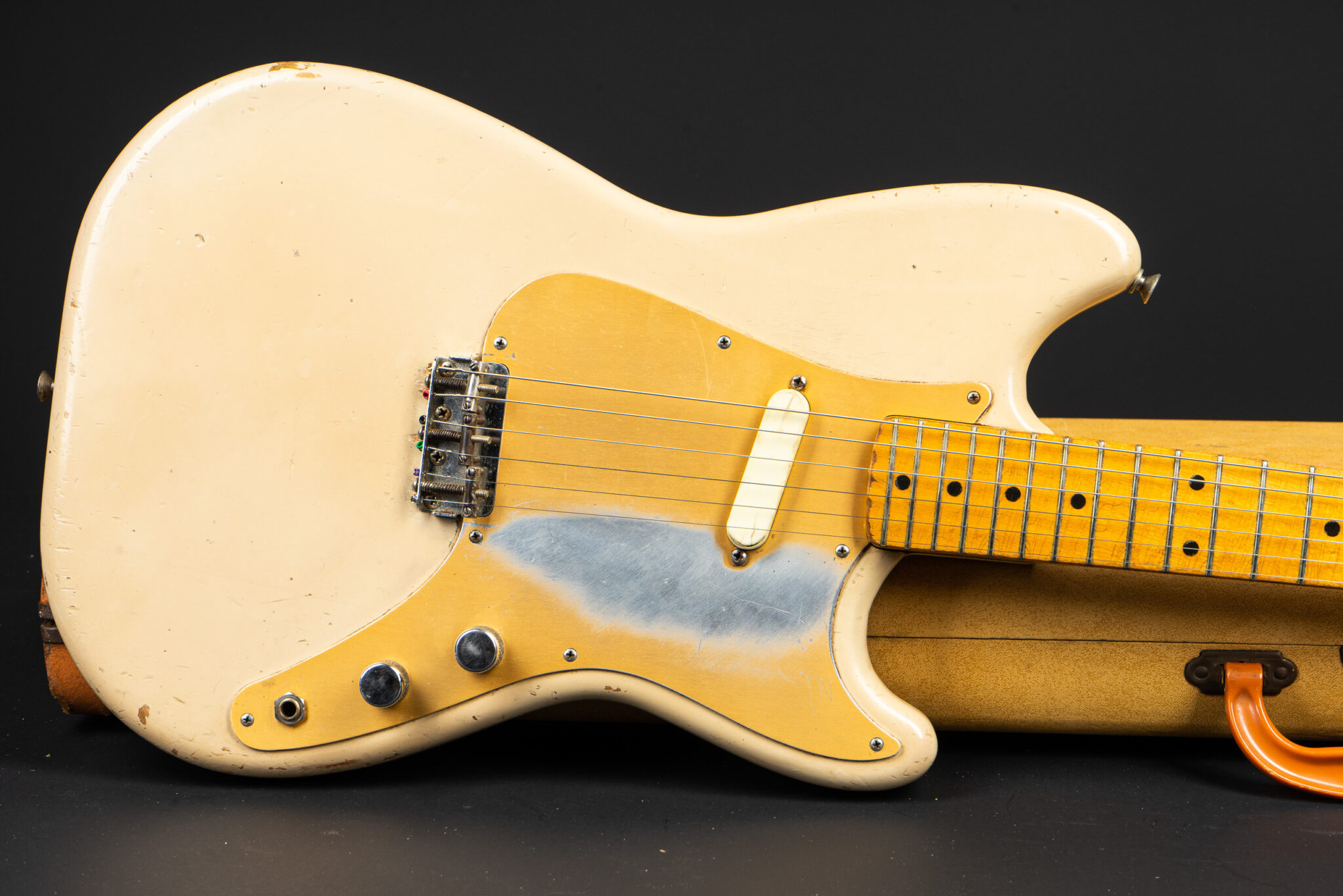 1957 Fender Musicmaster – Desert Sand – GuitarPoint