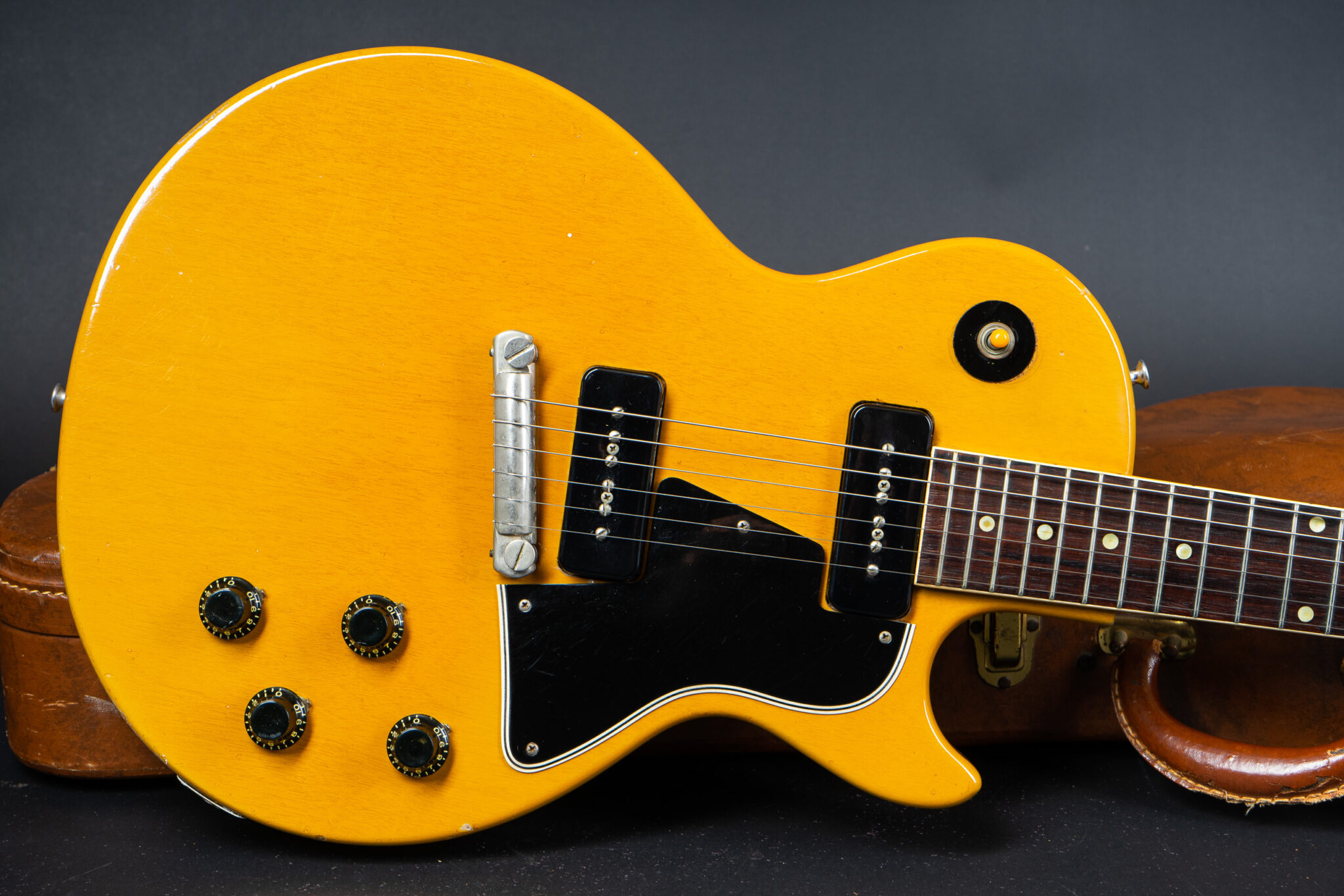 https://guitarpoint.de/app/uploads/products/1957-gibson-les-paul-special-tv-yellow-7/1957-Gibson-Les-Paul-Special-70197-9-2048x1366.jpg