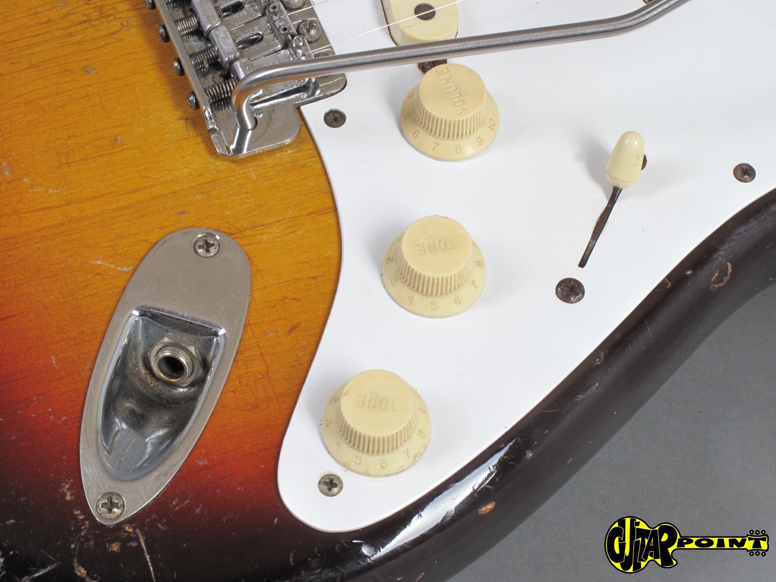 1958 Fender Stratocaster – 3-tone Sunburst – GuitarPoint