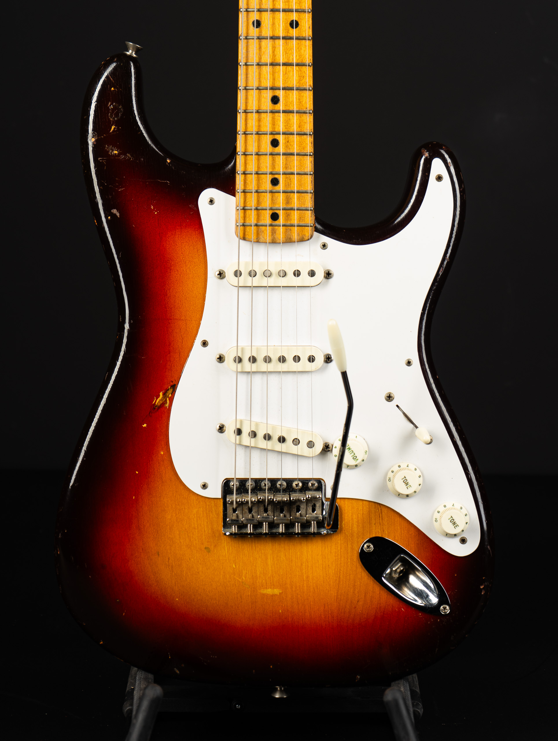 fender ストラトキャスター 1958 Fender Stratocaster – Sunburst – GuitarPoint