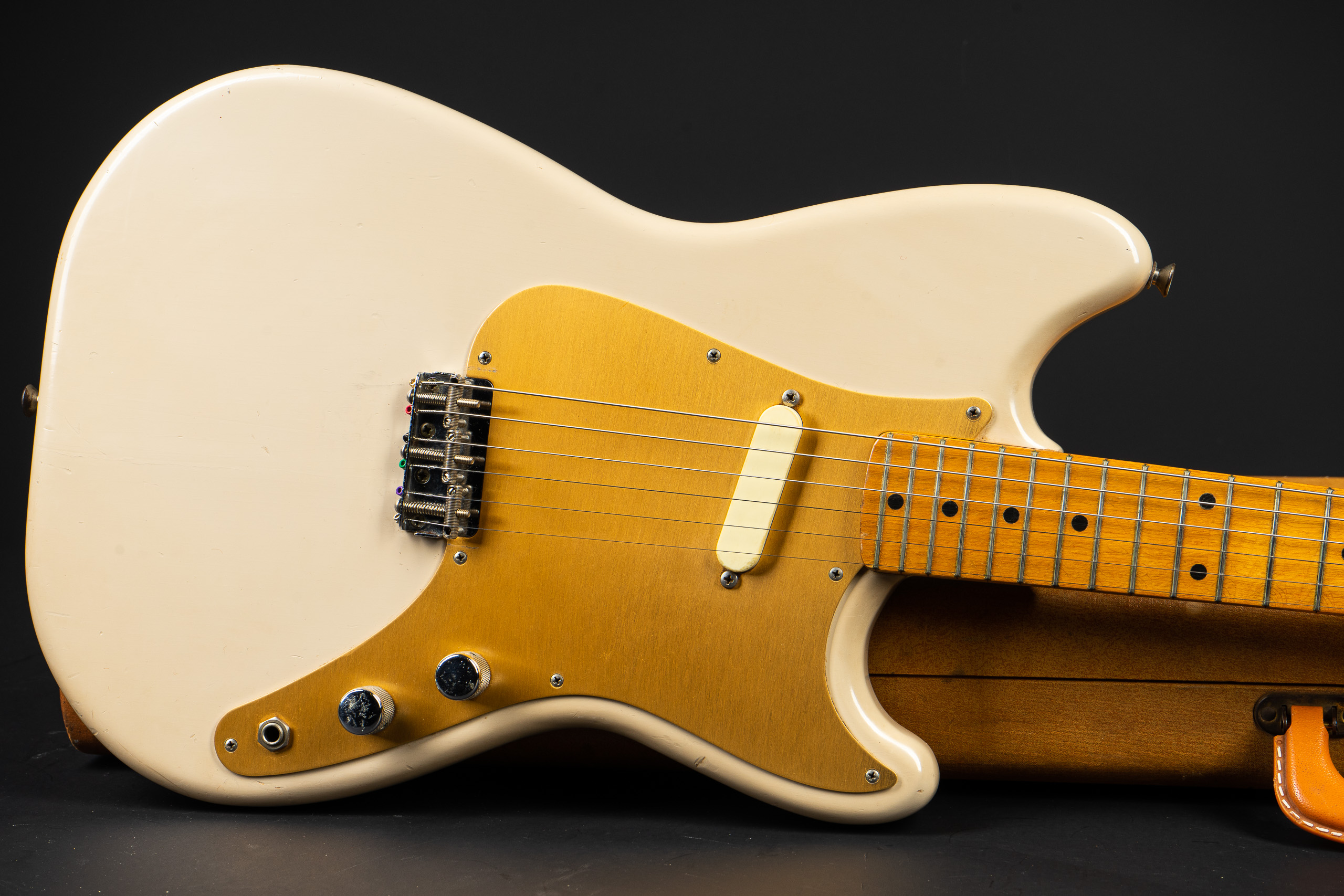 1959 Fender Musicmaster - Desert Sand - GuitarPoint