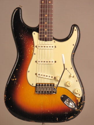 1960 Fender Stratocaster - 3-tone Sunburst