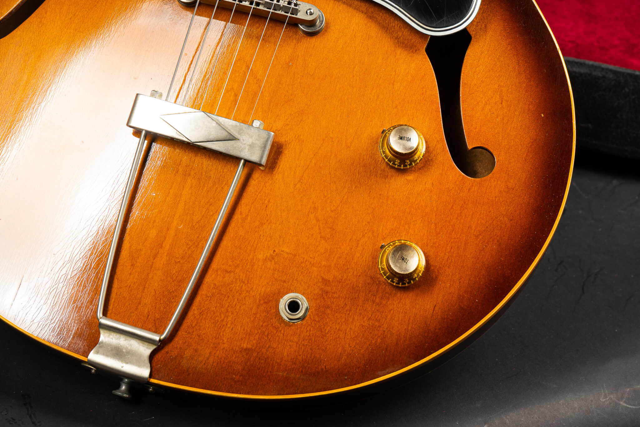 1961 Gibson ES-330T – Sunburst – GuitarPoint