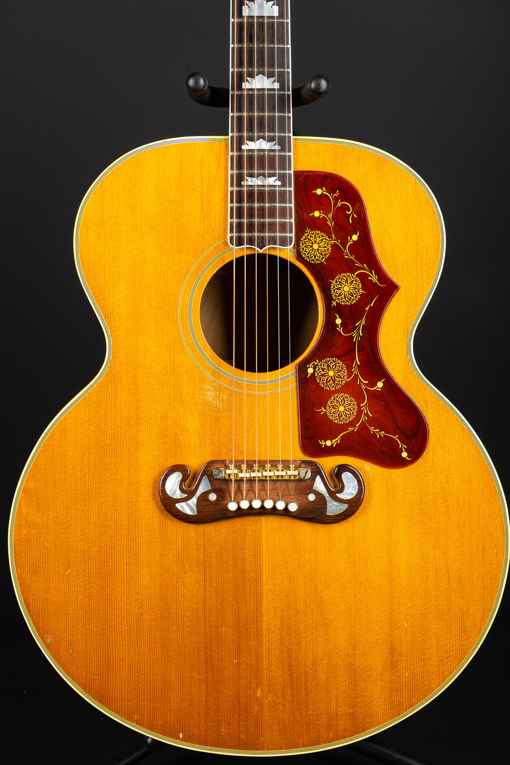 Gibson J 200 Guitar