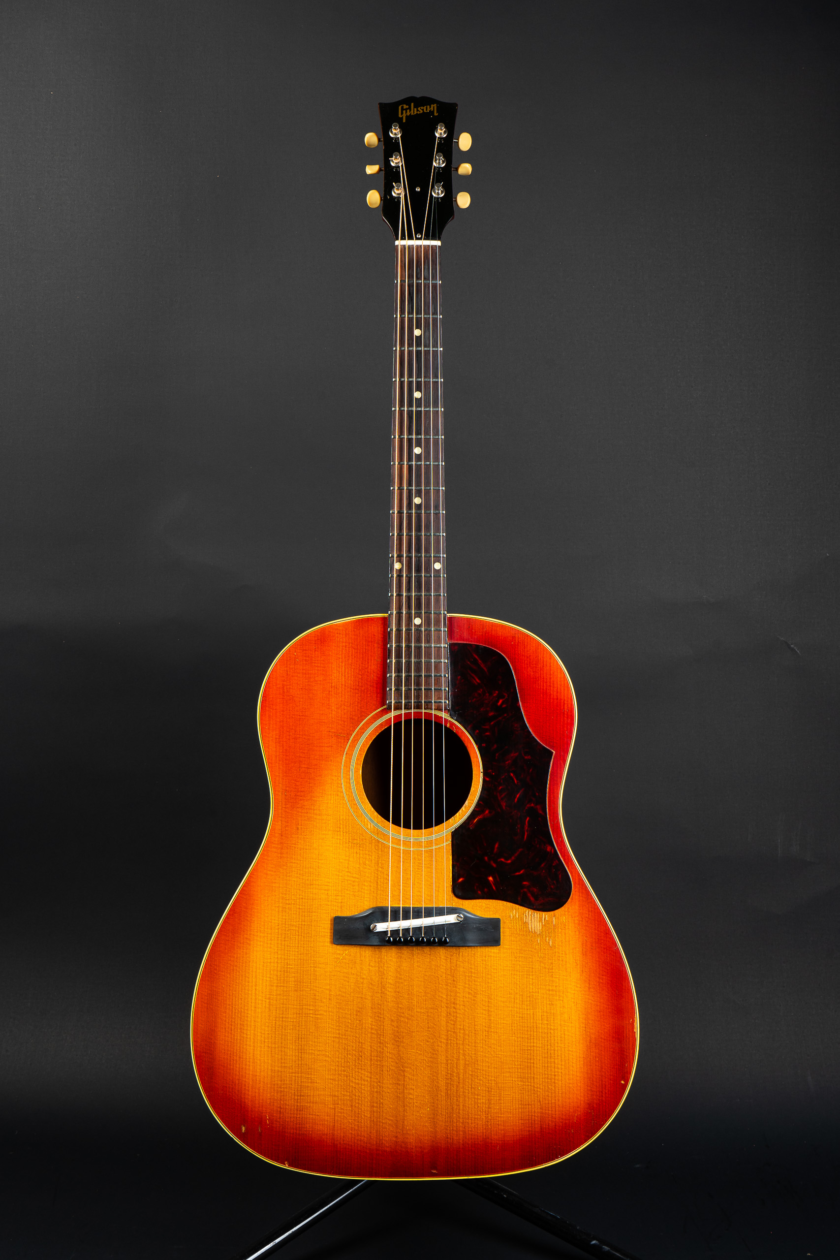 1962 Gibson J-45 - Sunburst - GuitarPoint