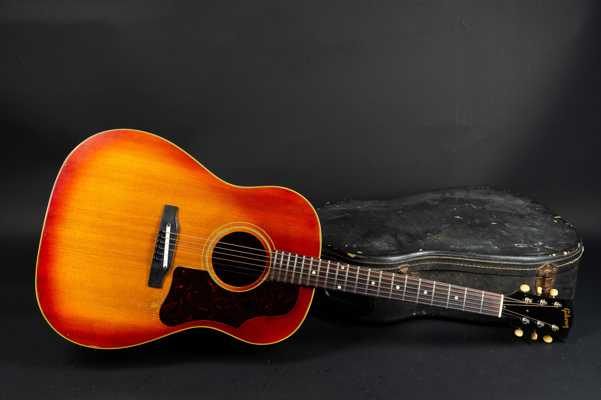 1962 Gibson J-45 - Sunburst - GuitarPoint