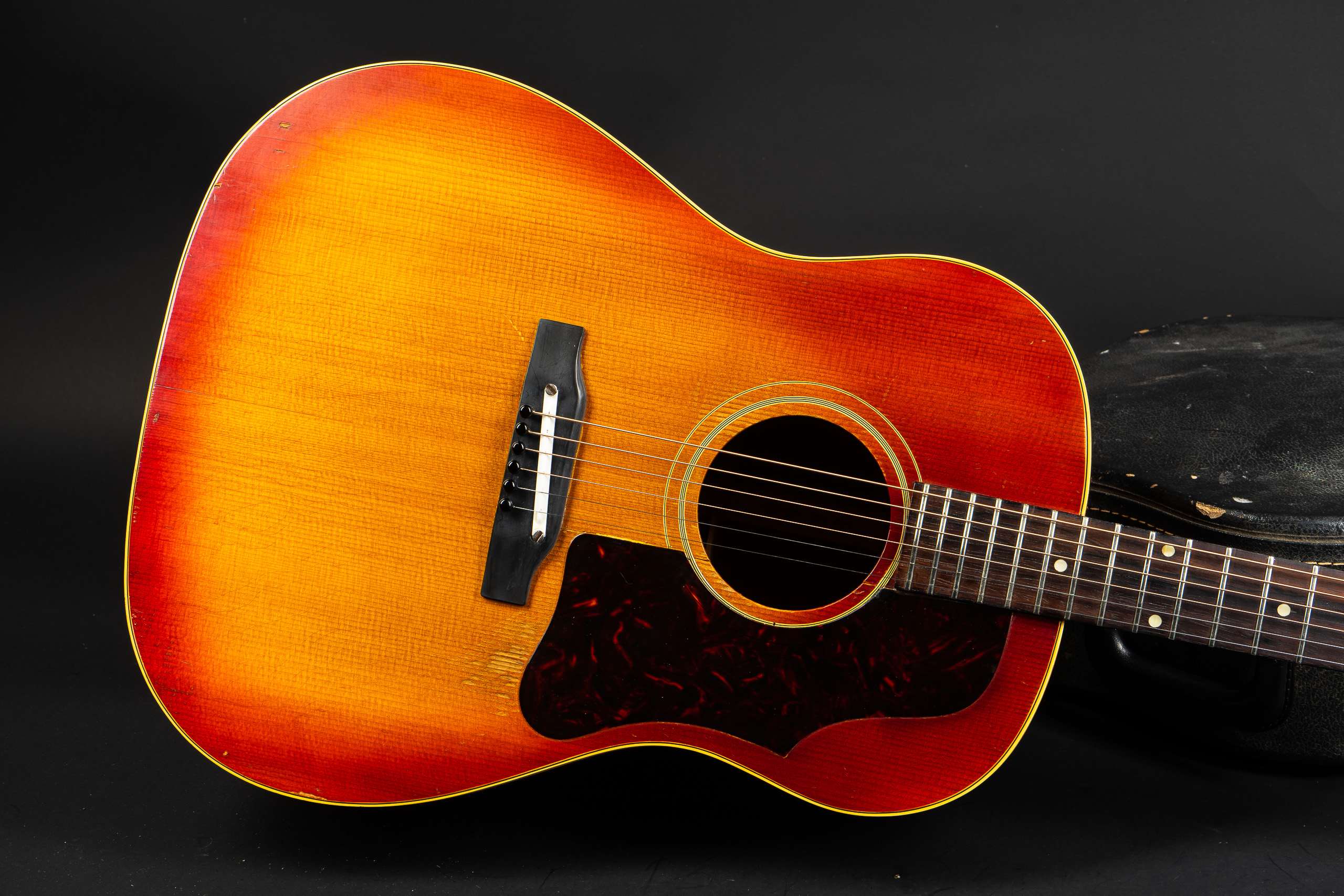 1962 Gibson J-45 - Sunburst - GuitarPoint