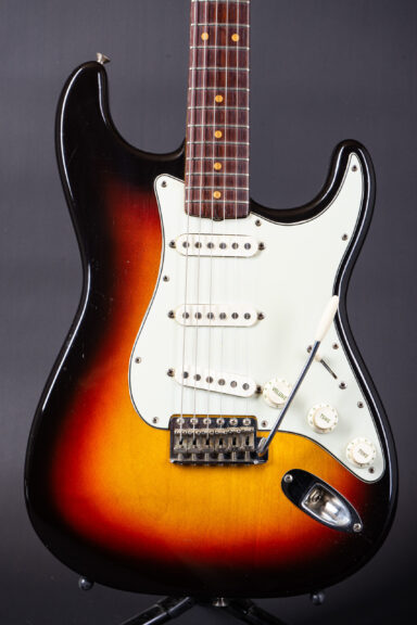 1963 Fender Stratocaster - Sunburst ...near mint!