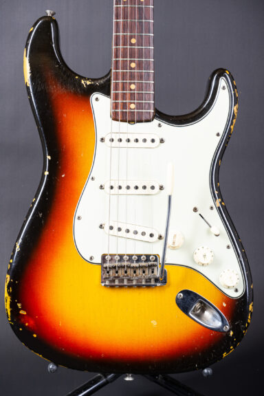 1965 Fender Stratocaster 3-tone Sunburst