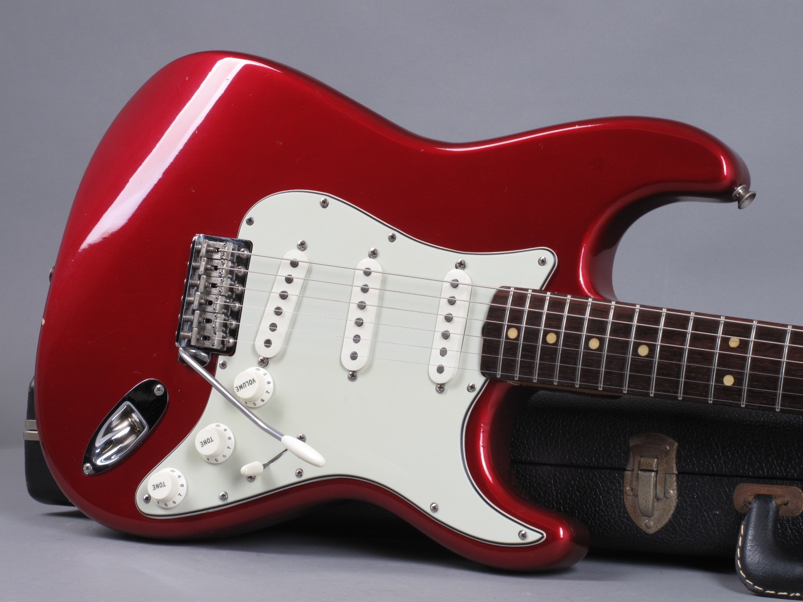Fender Stratocaster – Candy Apple …exc+ GuitarPoint