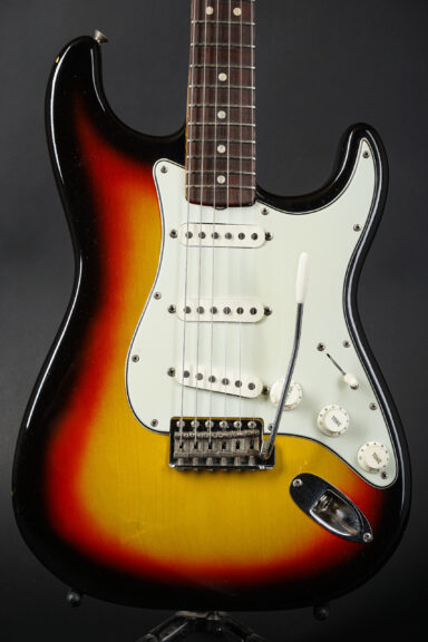 1964 Fender Stratocaster - Sunburst ...clean!
