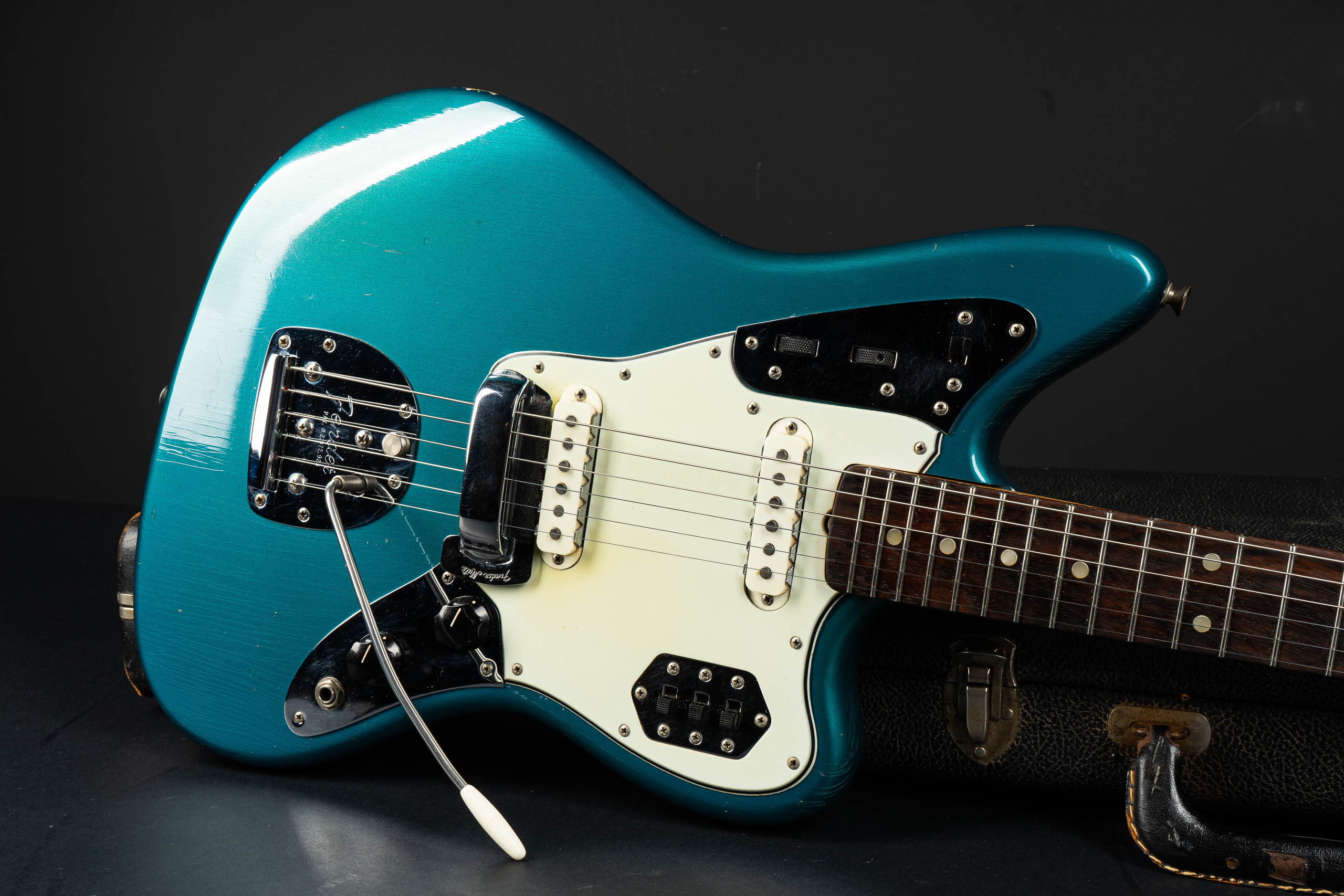 Fender Jaguar エレキギター ブルー 1965 Fender Jaguar – Lake Placid Blue – GuitarPoint