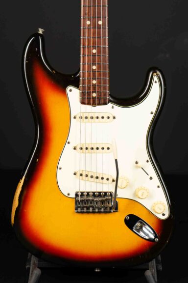 1965 Fender Stratocaster - Sunburst