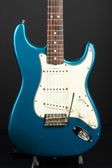 1965 Fender Stratocaster - Lake Placid Blue
