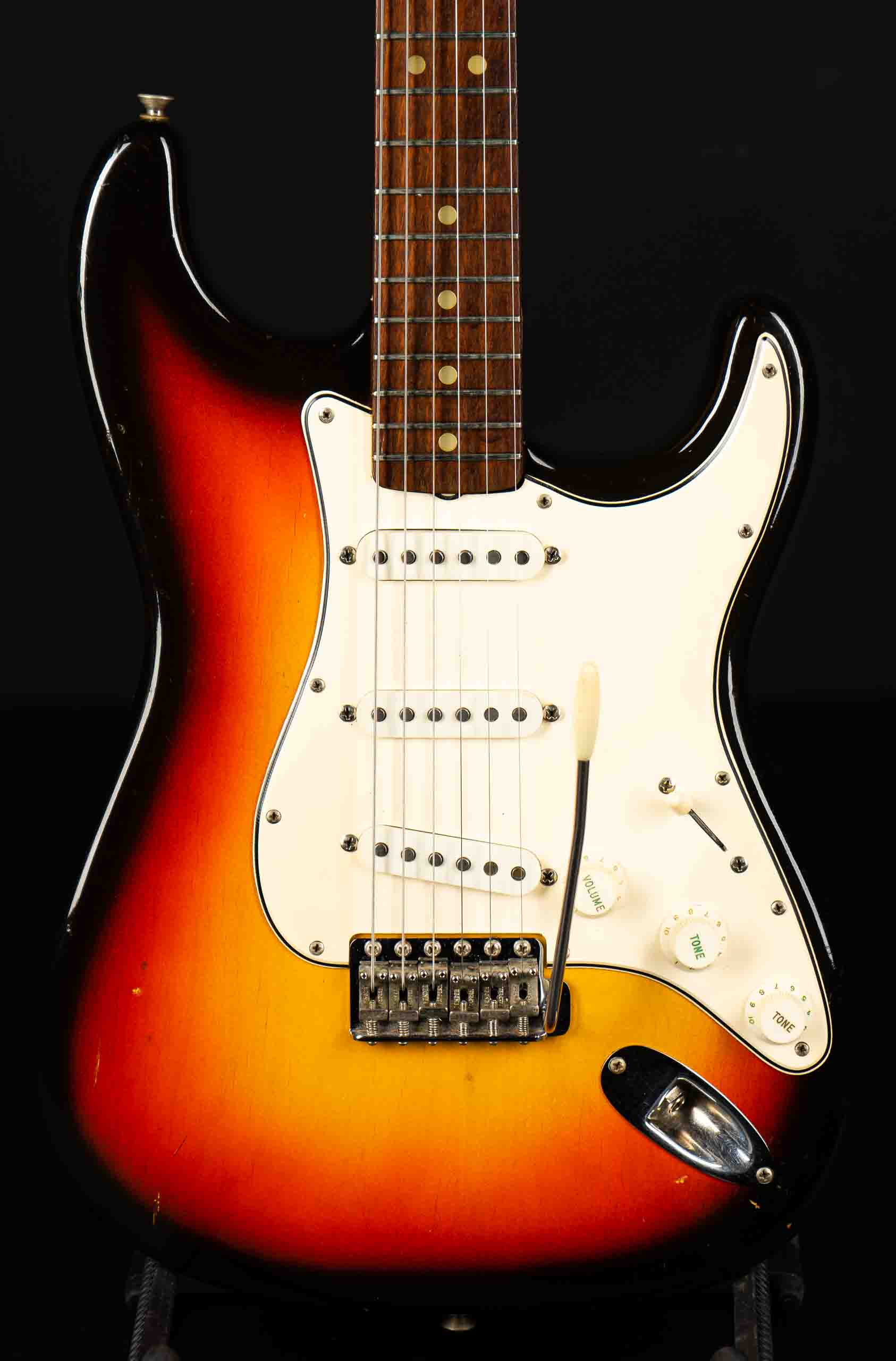 Fender Stratocaster サンバースト 1965 Fender Stratocaster Sunburst – True Vintage Guitar