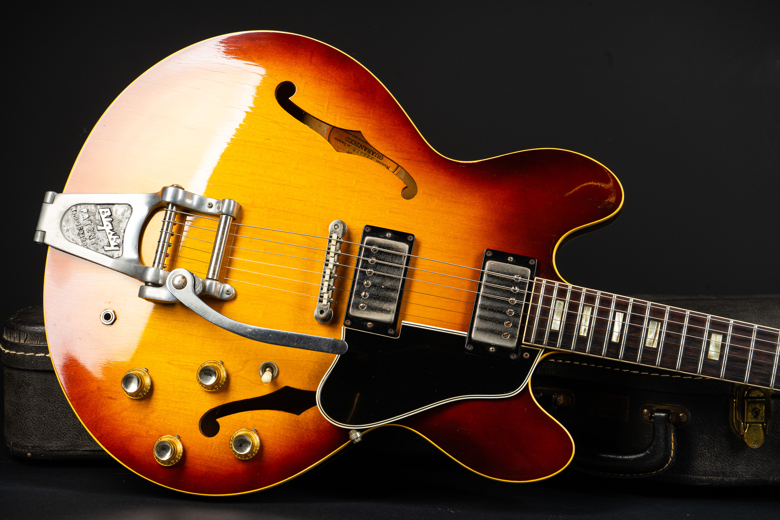 1965 Gibson ES-335 Bigsby - Sunburst - GuitarPoint