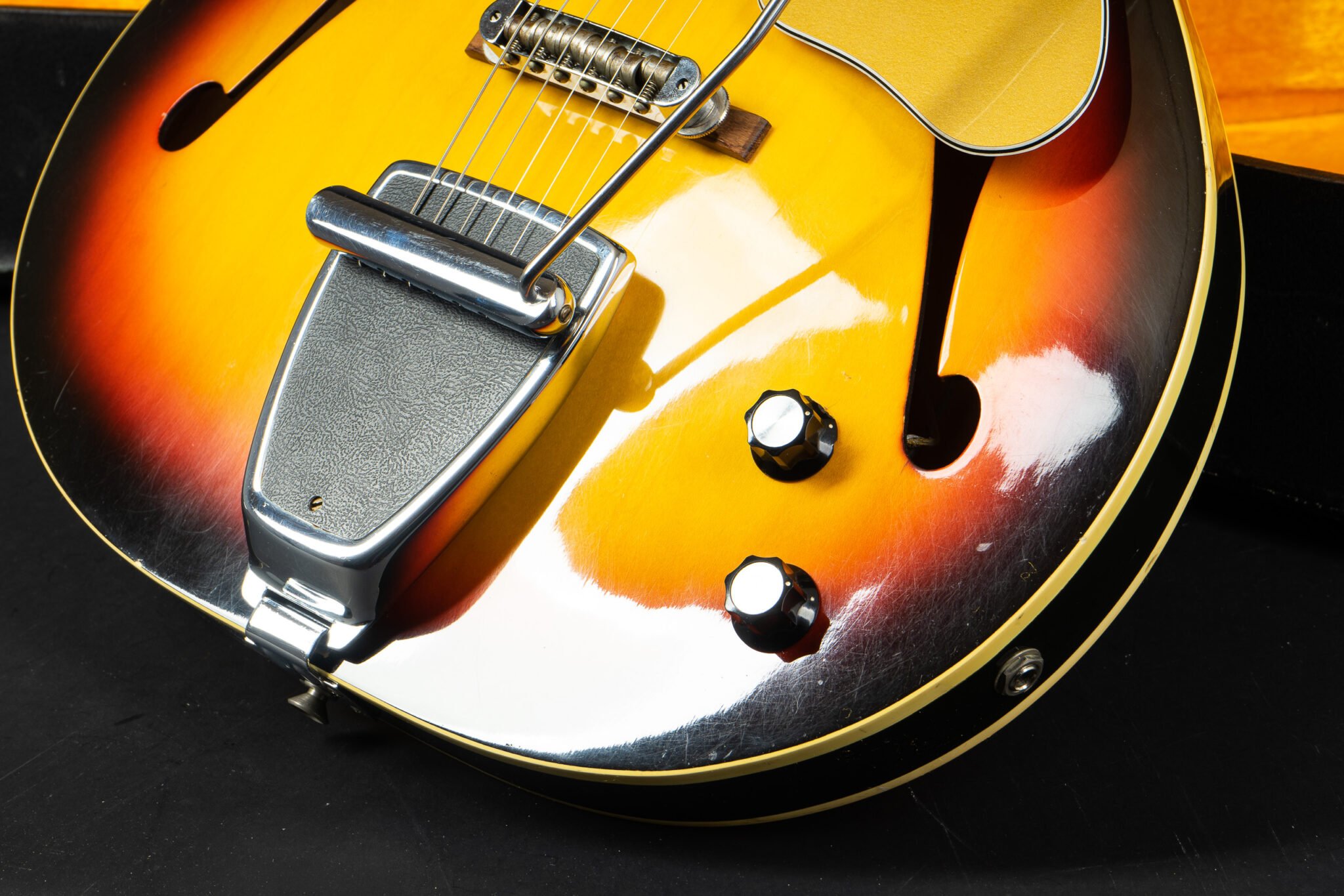 1966 Fender Coronado I – Sunburst – GuitarPoint