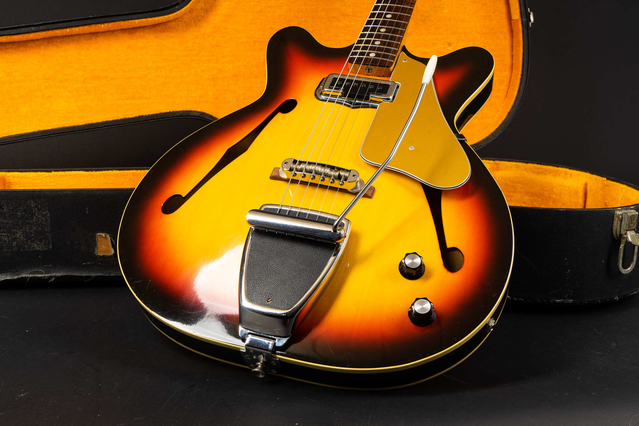 1966 Fender Coronado I - Sunburst - GuitarPoint