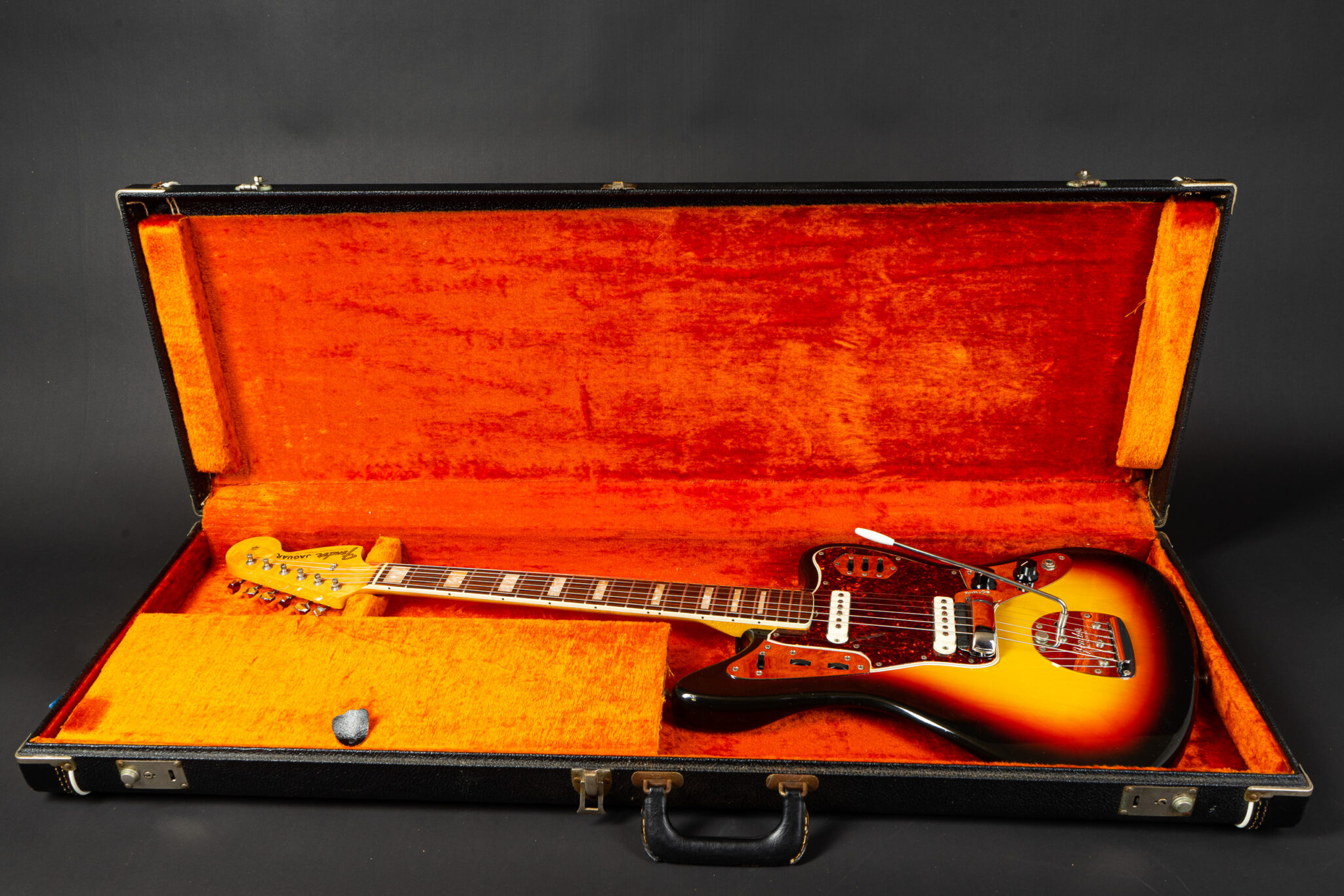1966 Fender Jaguar – Sunburst – GuitarPoint 1966 Fender Jaguar – Sunburst – GuitarPoint